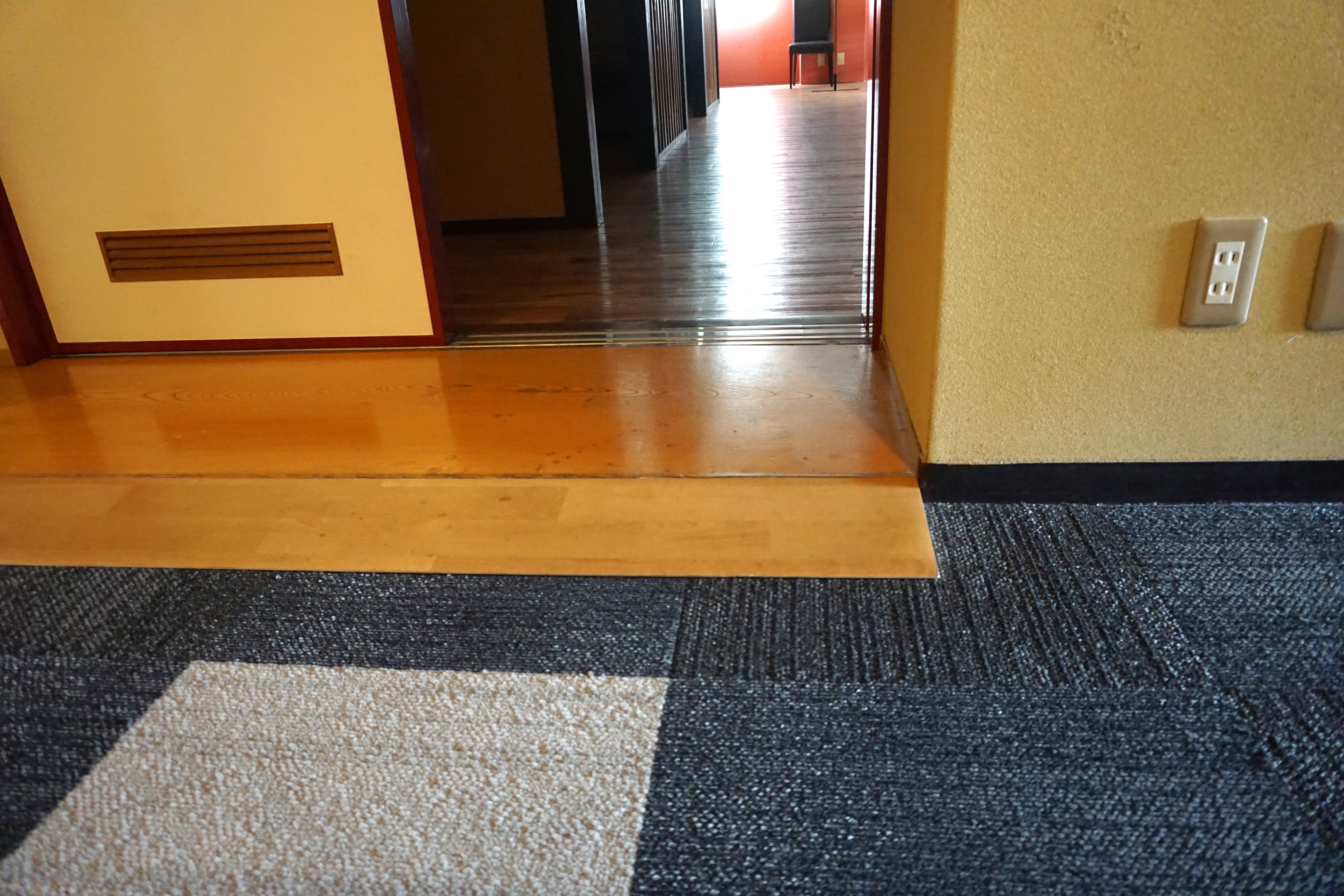 お食事処通路、段差ありません