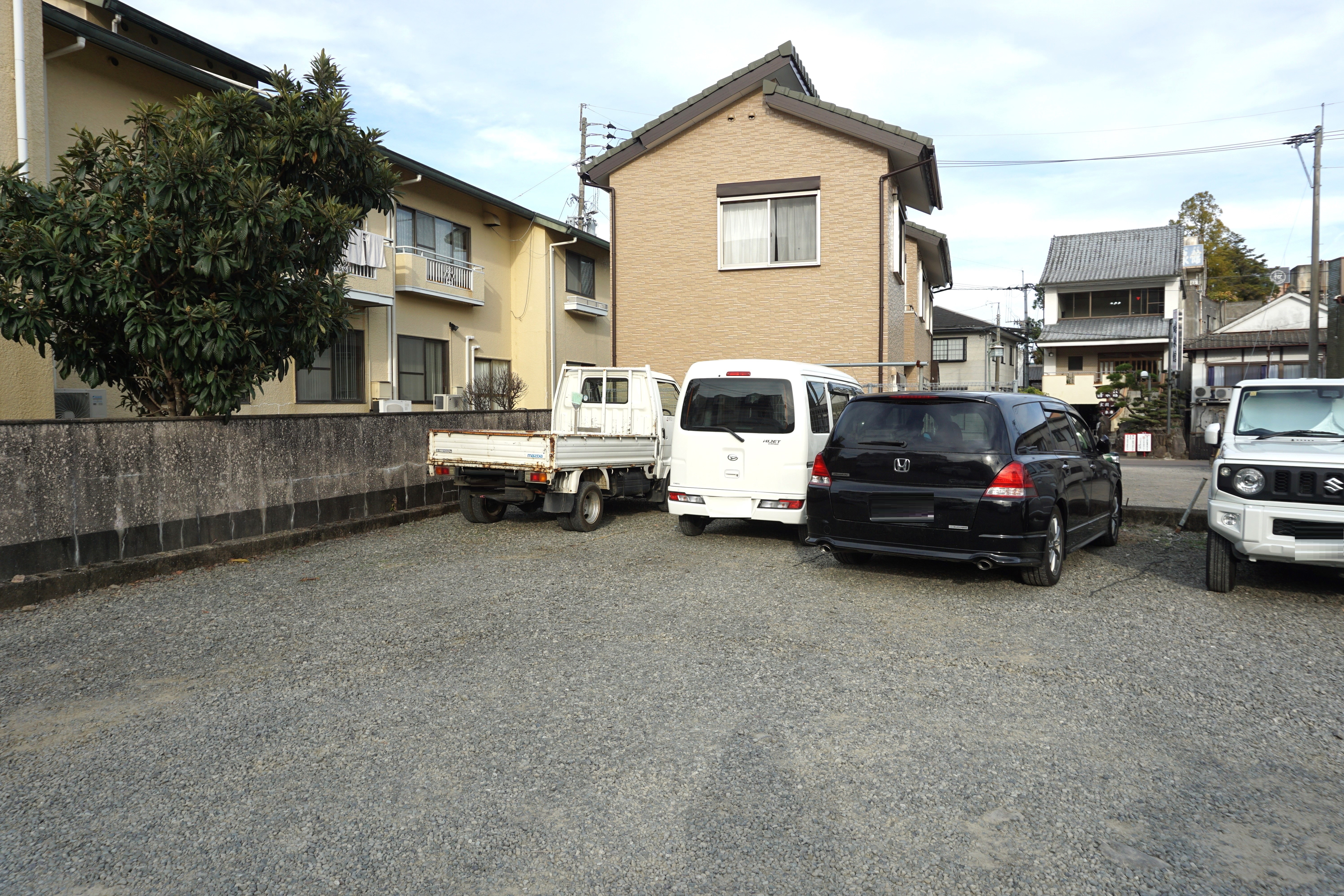 専用駐車場は奥になります