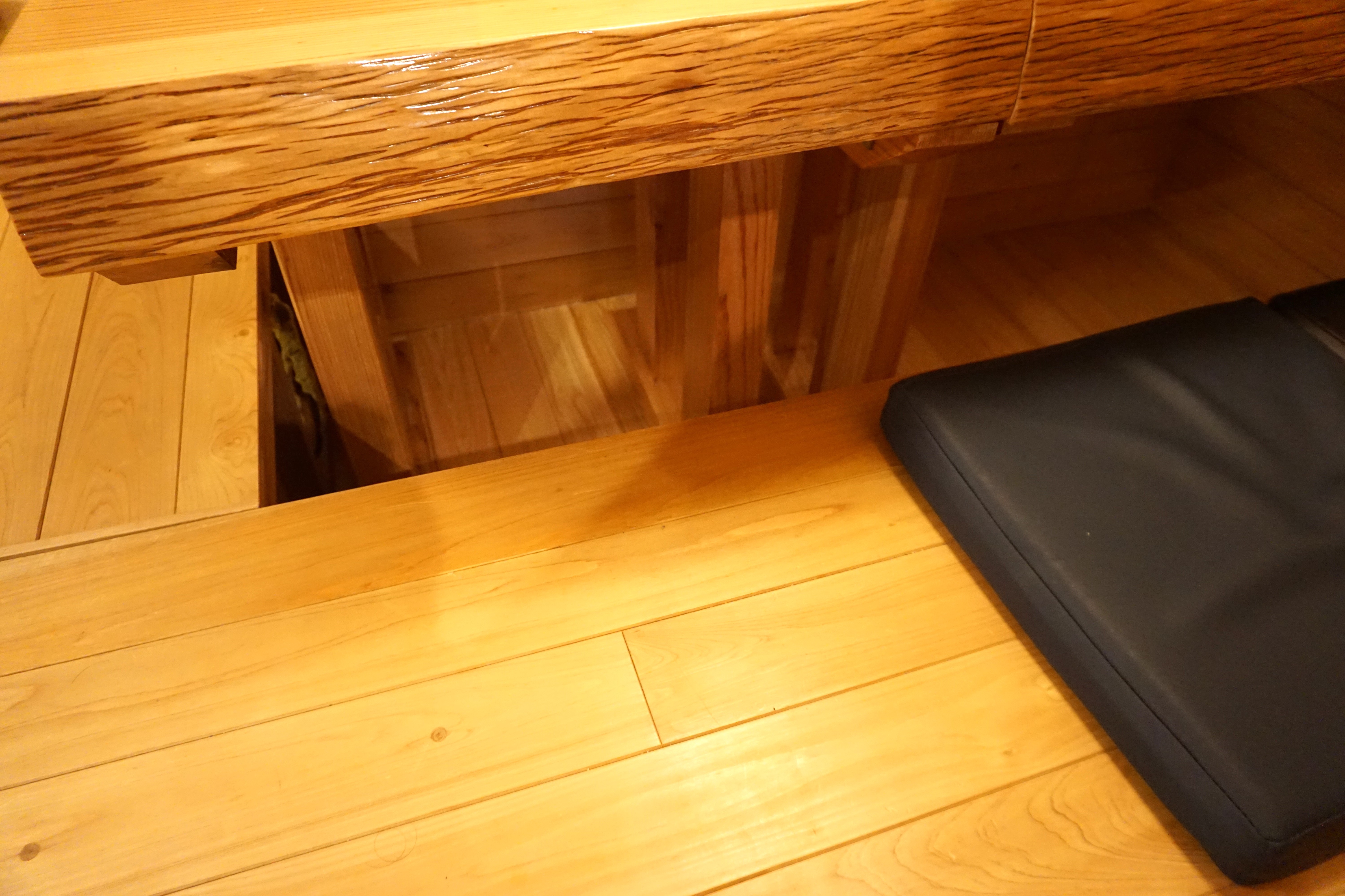 座敷席は掘りごたつです