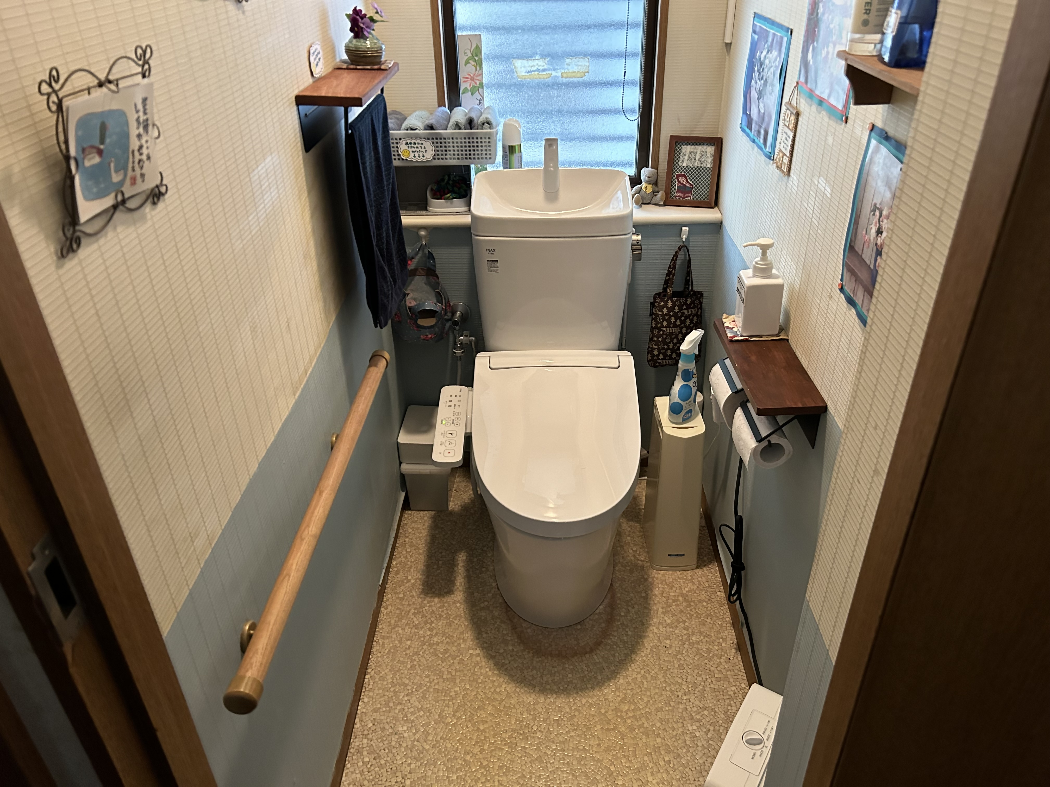 洋式トイレ、手すりあり