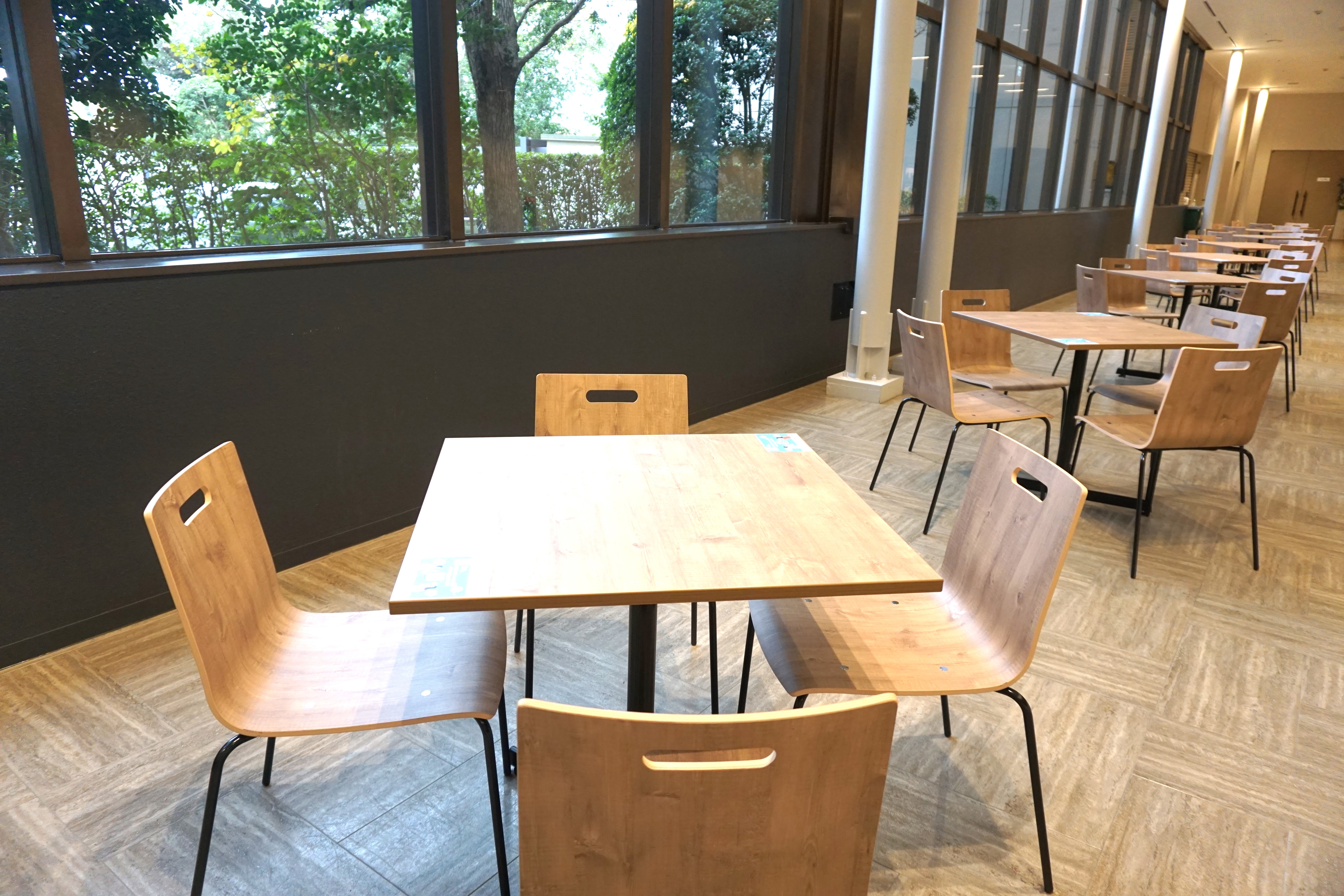 自由に利用できるテーブル席