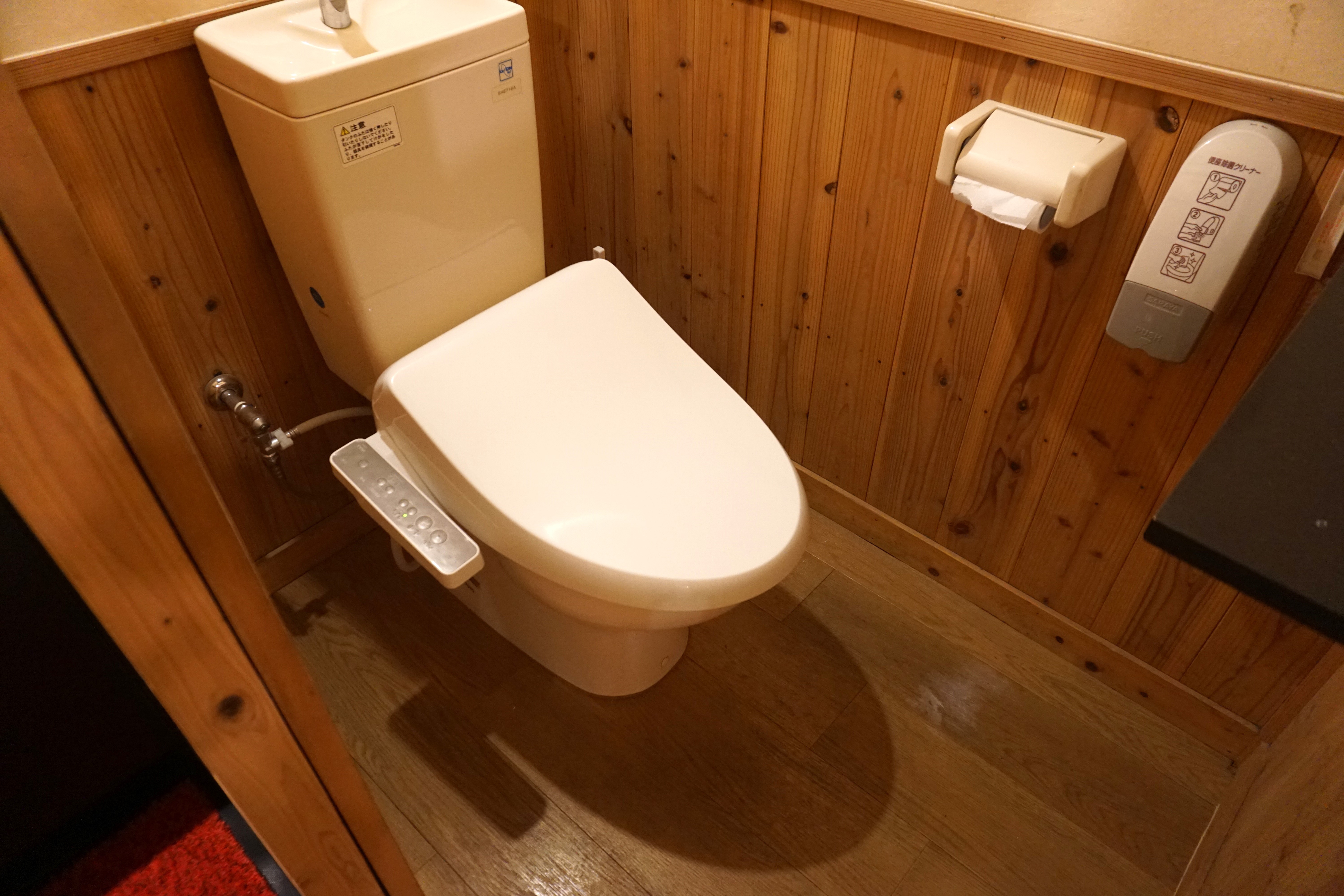 女性用トイレ内