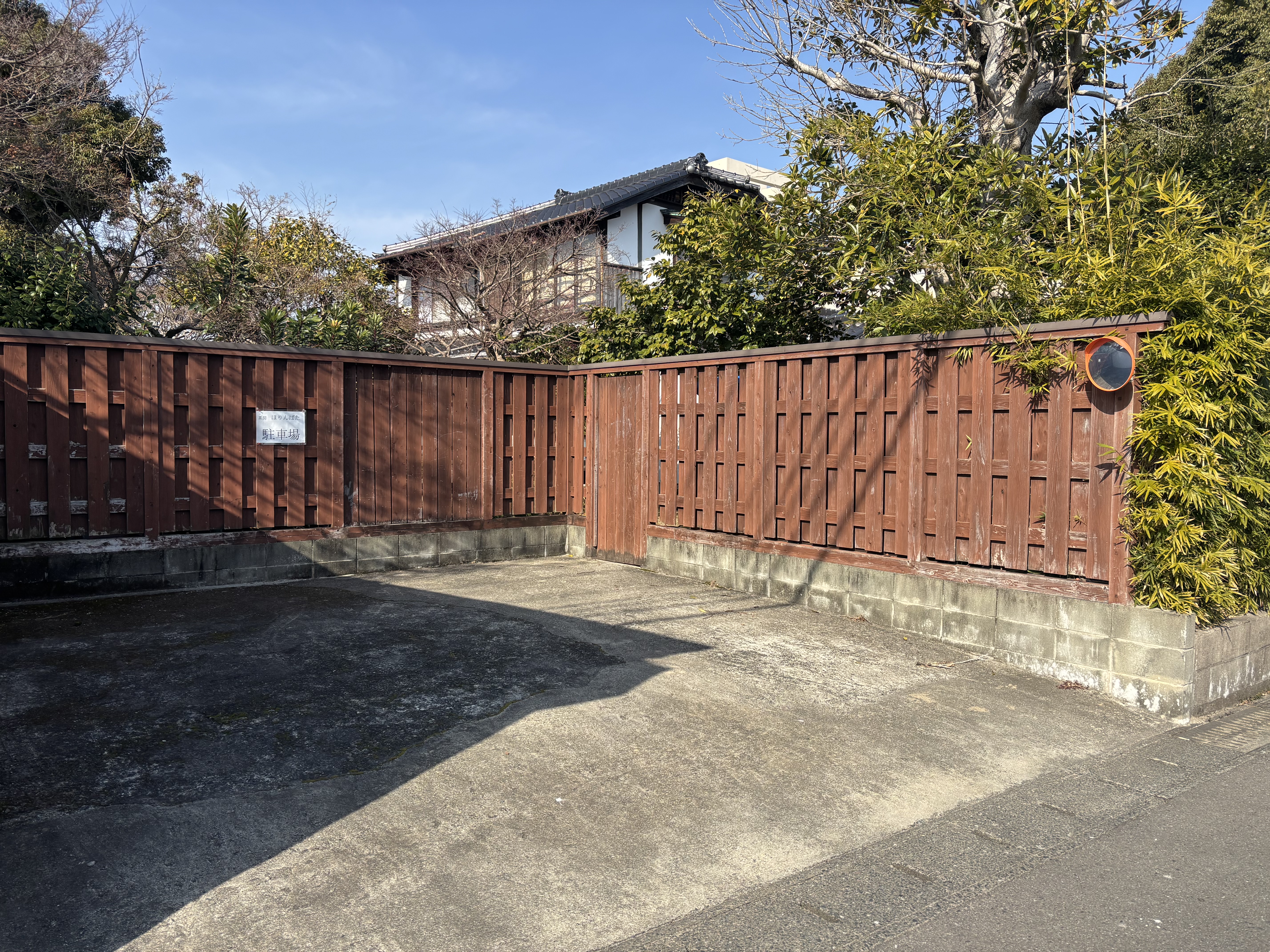 駐車場、2台とめられます