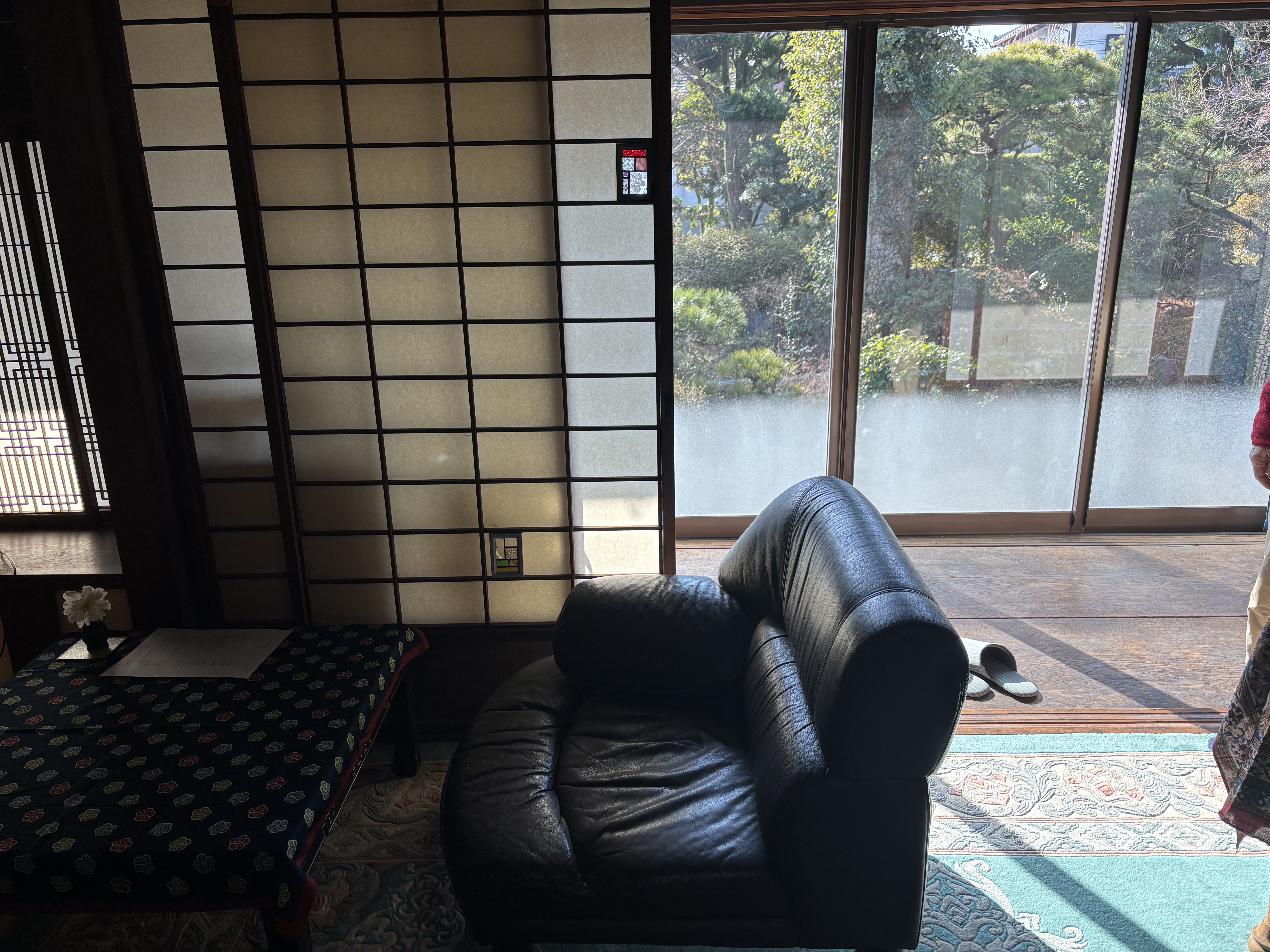 ソファからお庭を眺めてもいいし縁側からも見られます