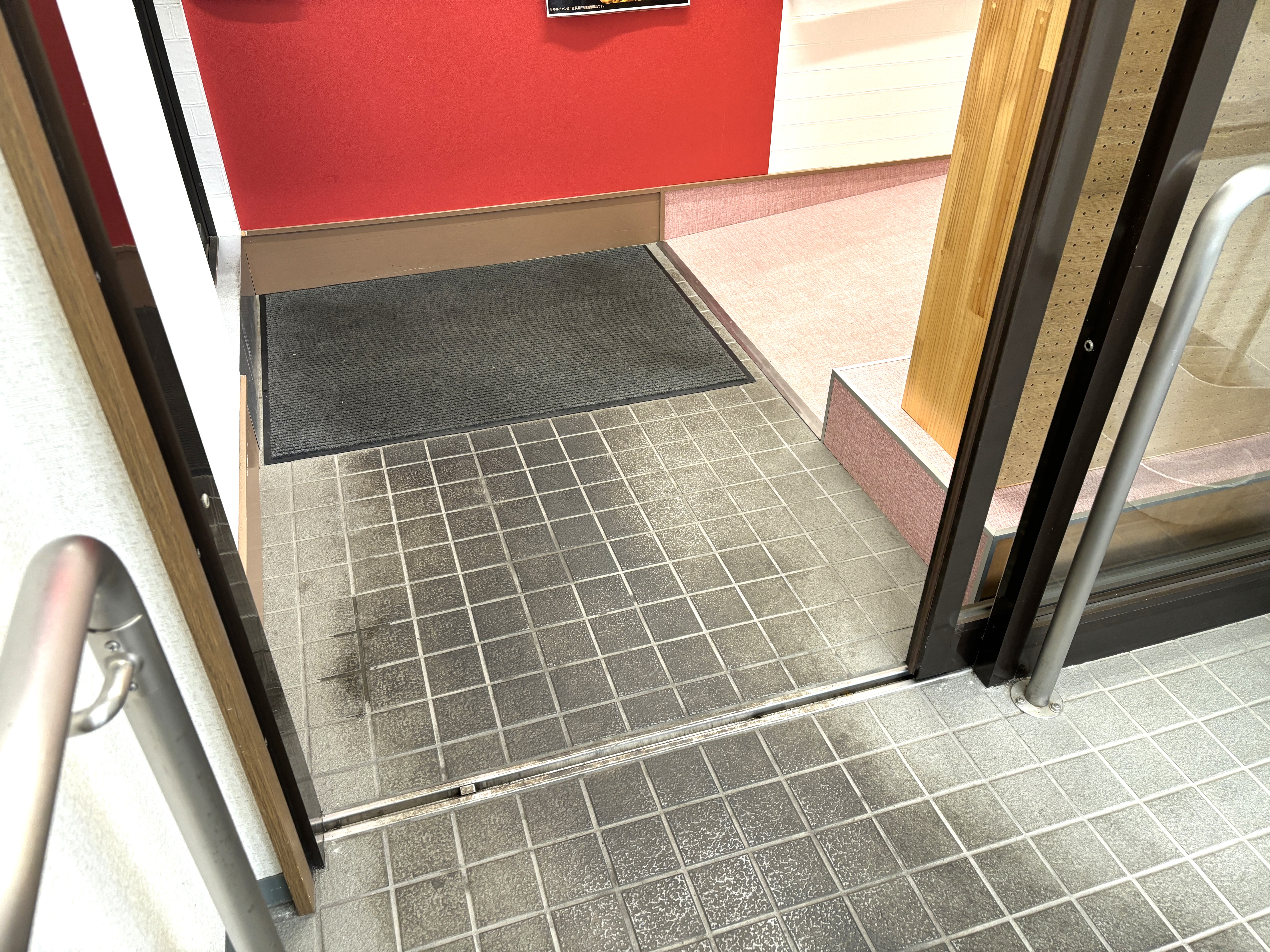 出入口に段差ありません