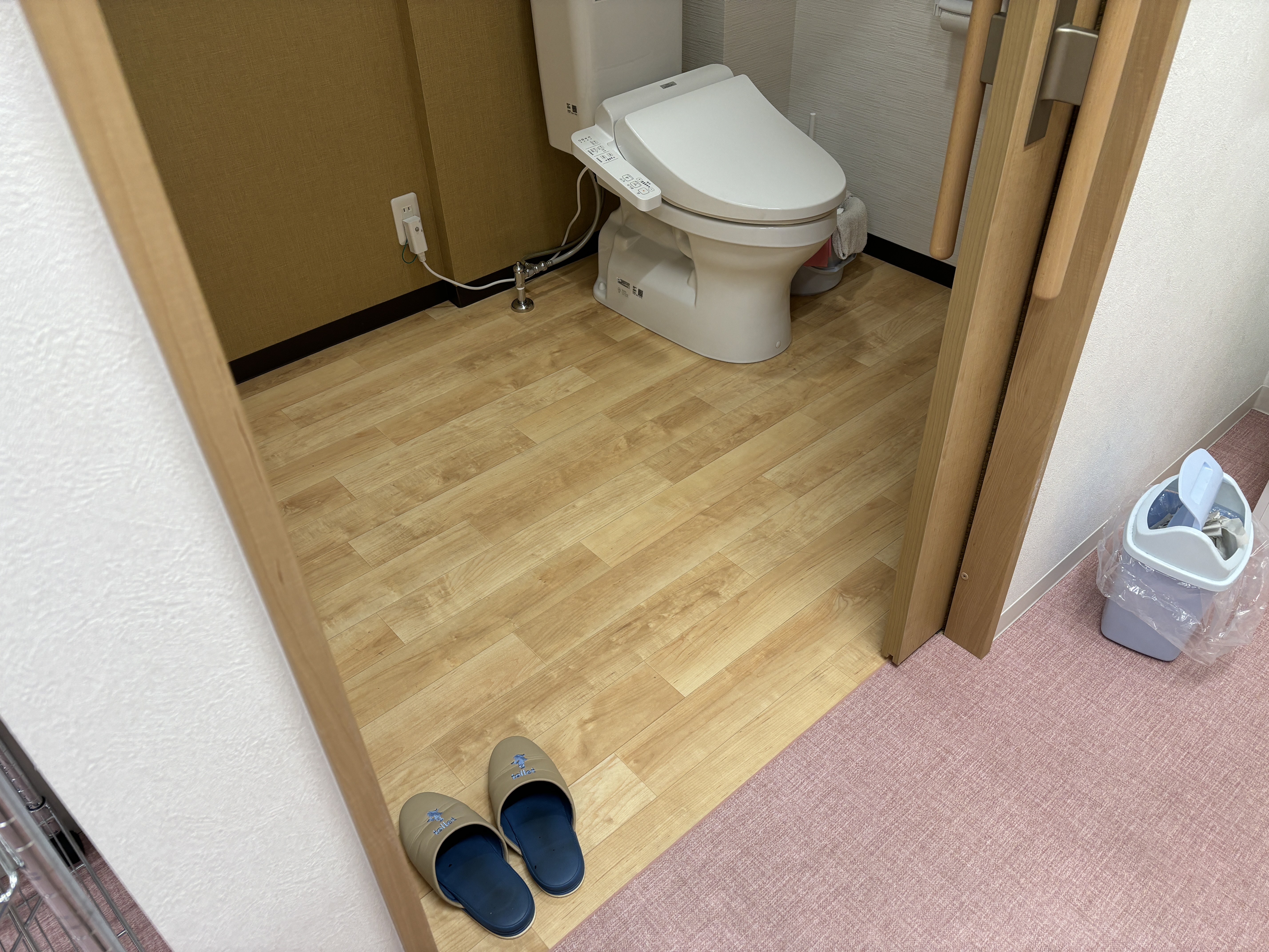 男性用トイレ内