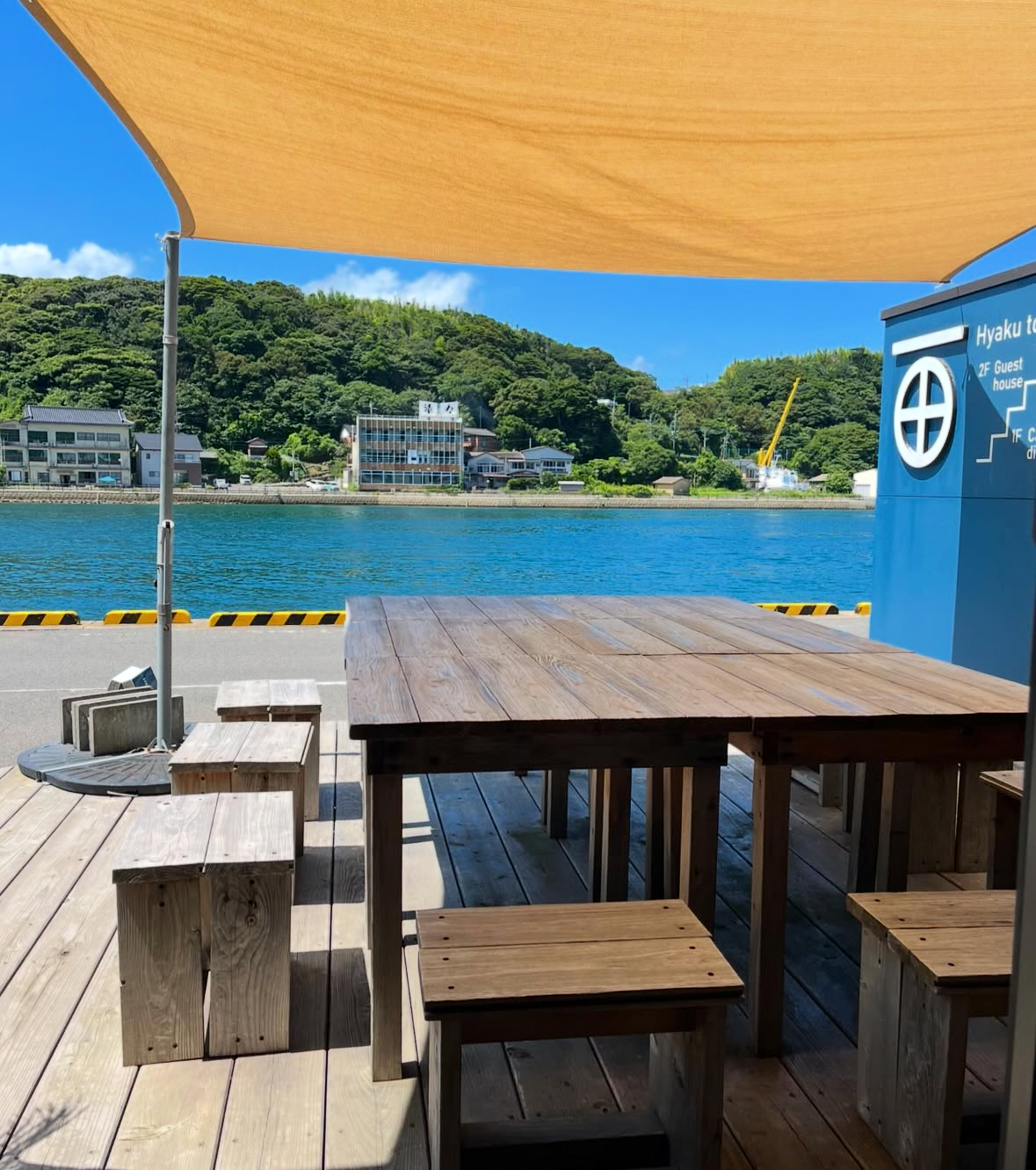 海が綺麗に見えるテラス席