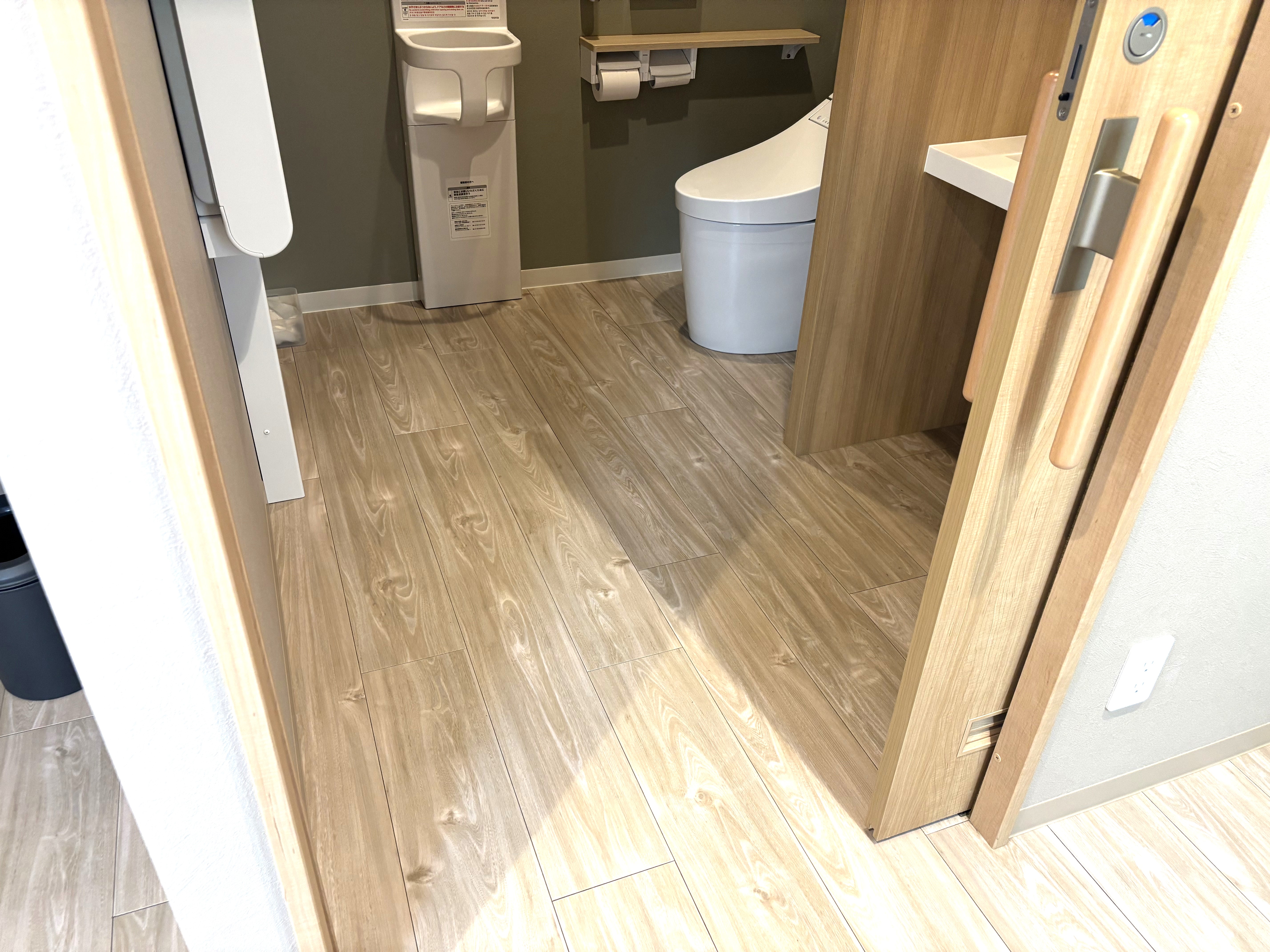 トイレドアは引き戸です