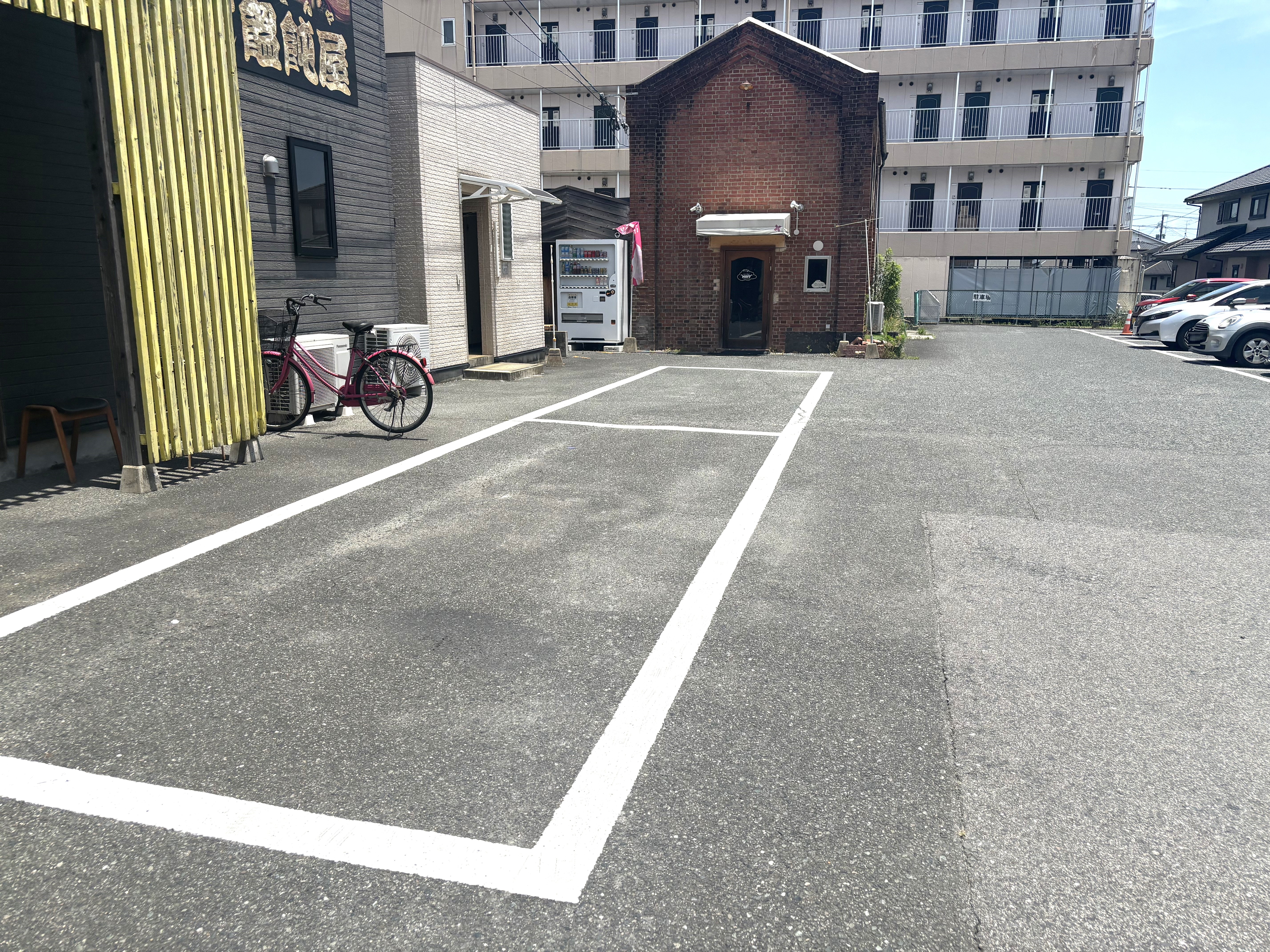 店舗前駐車場