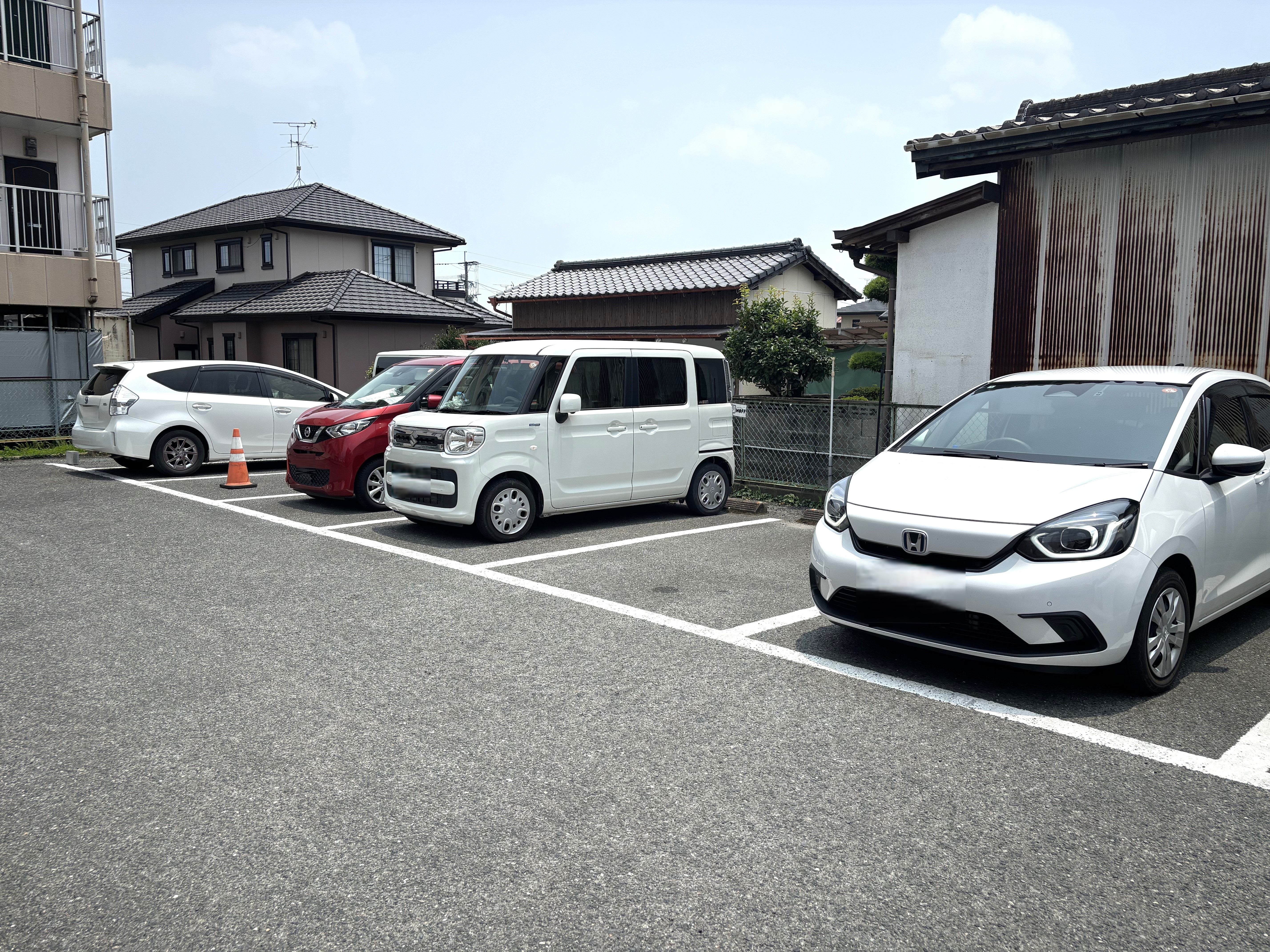 店舗横駐車場