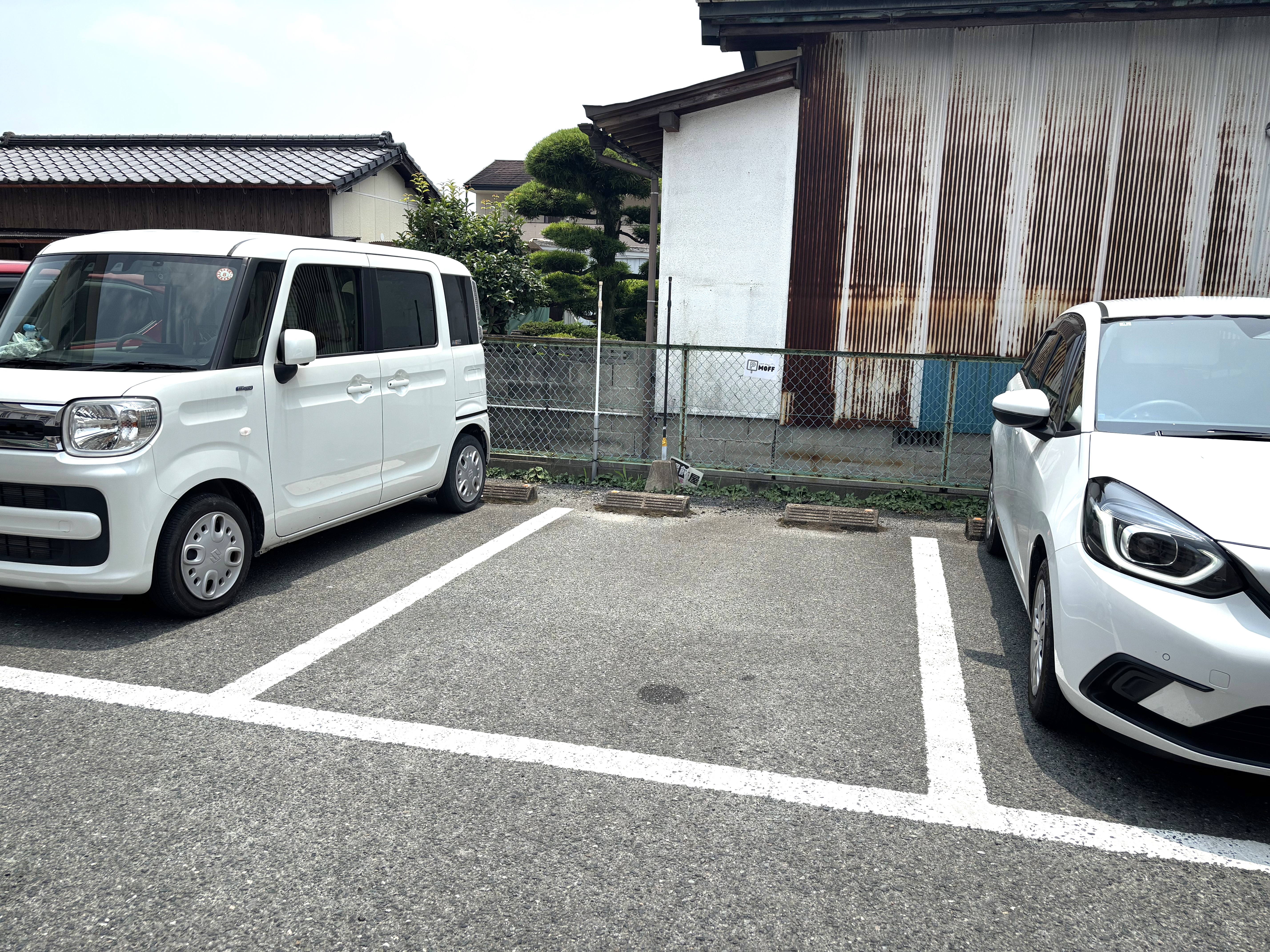 店舗横駐車場