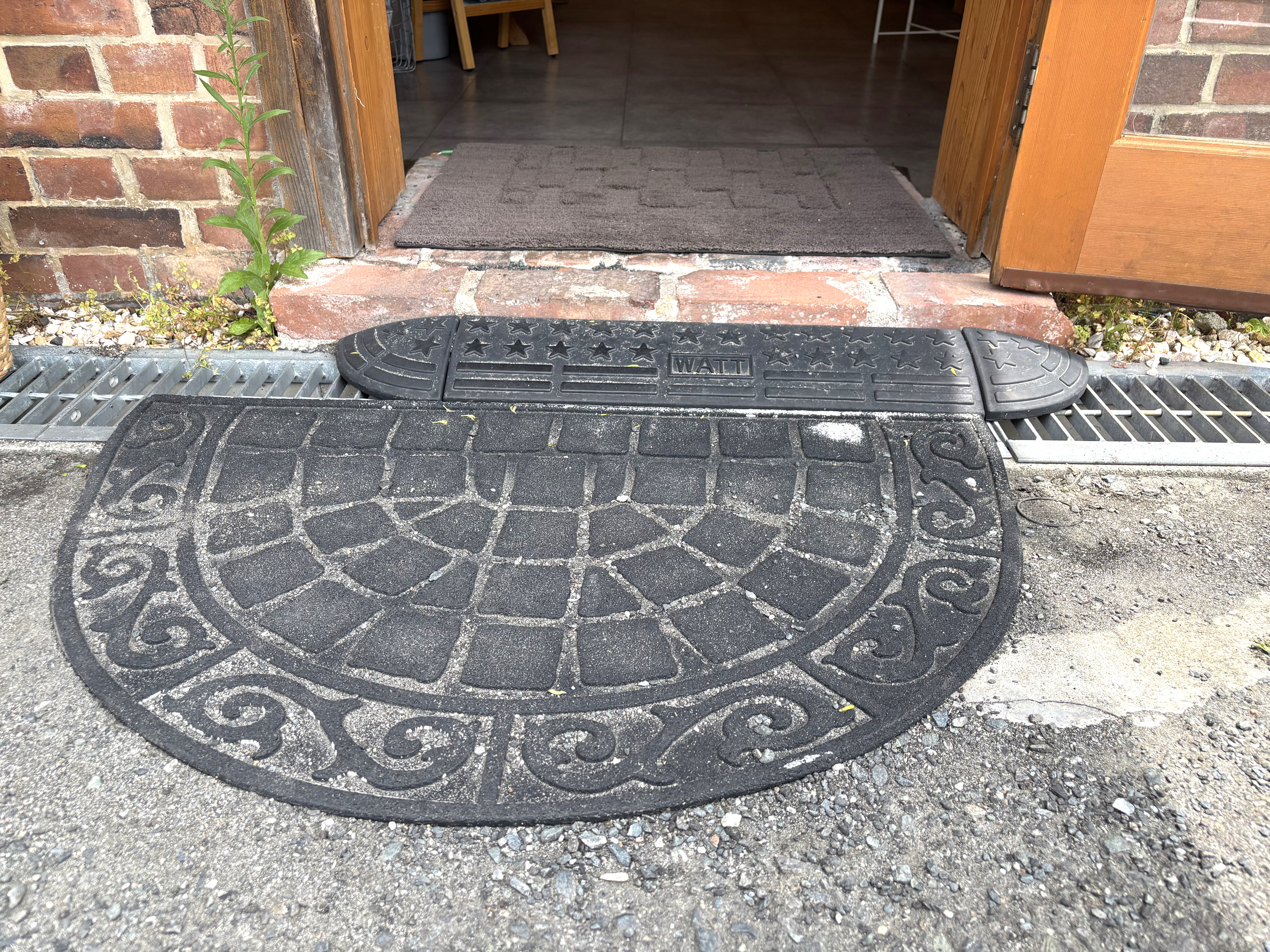 多少凸凹していますが、ほぼフラットです