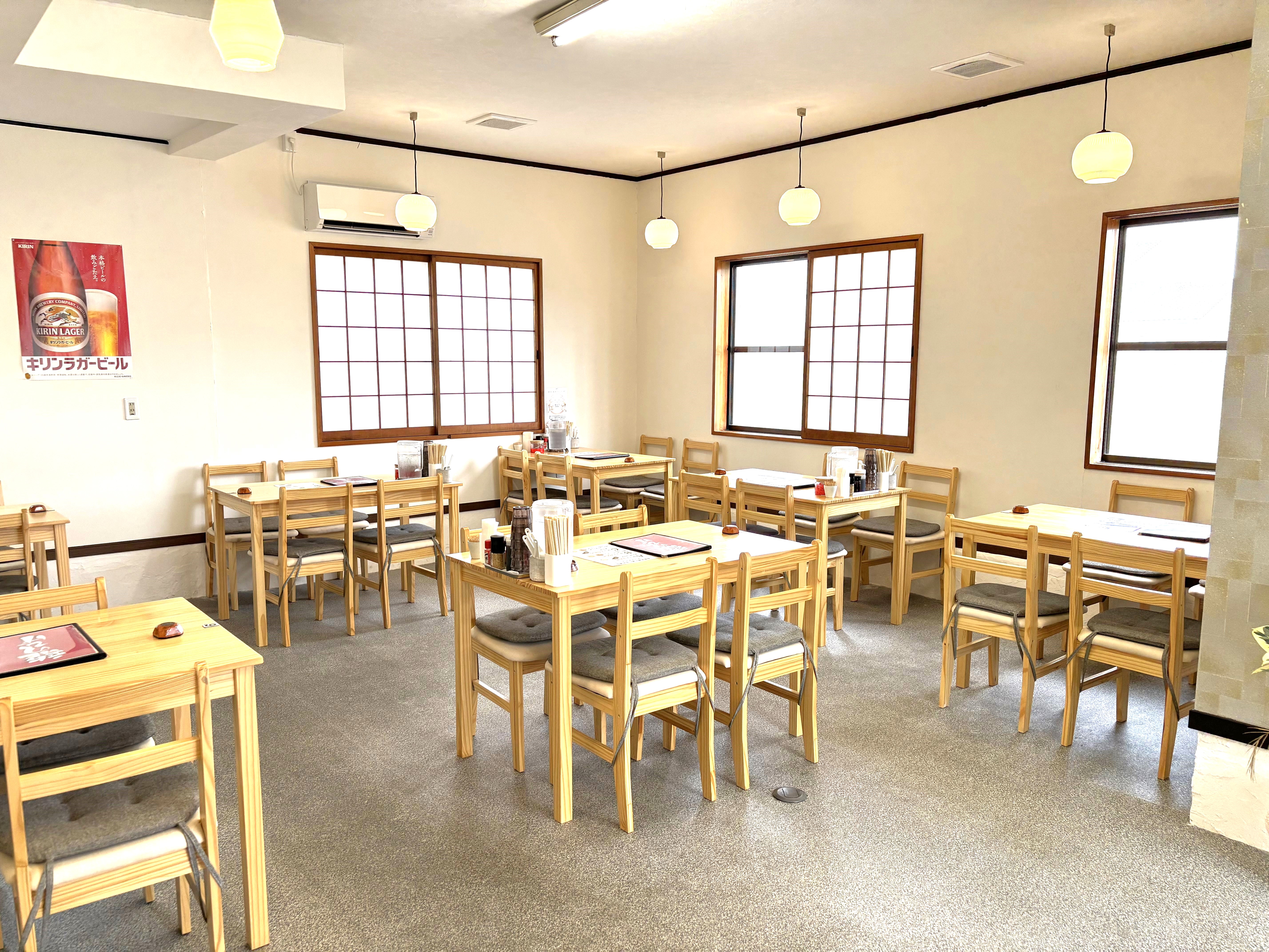 清潔で明るい店内