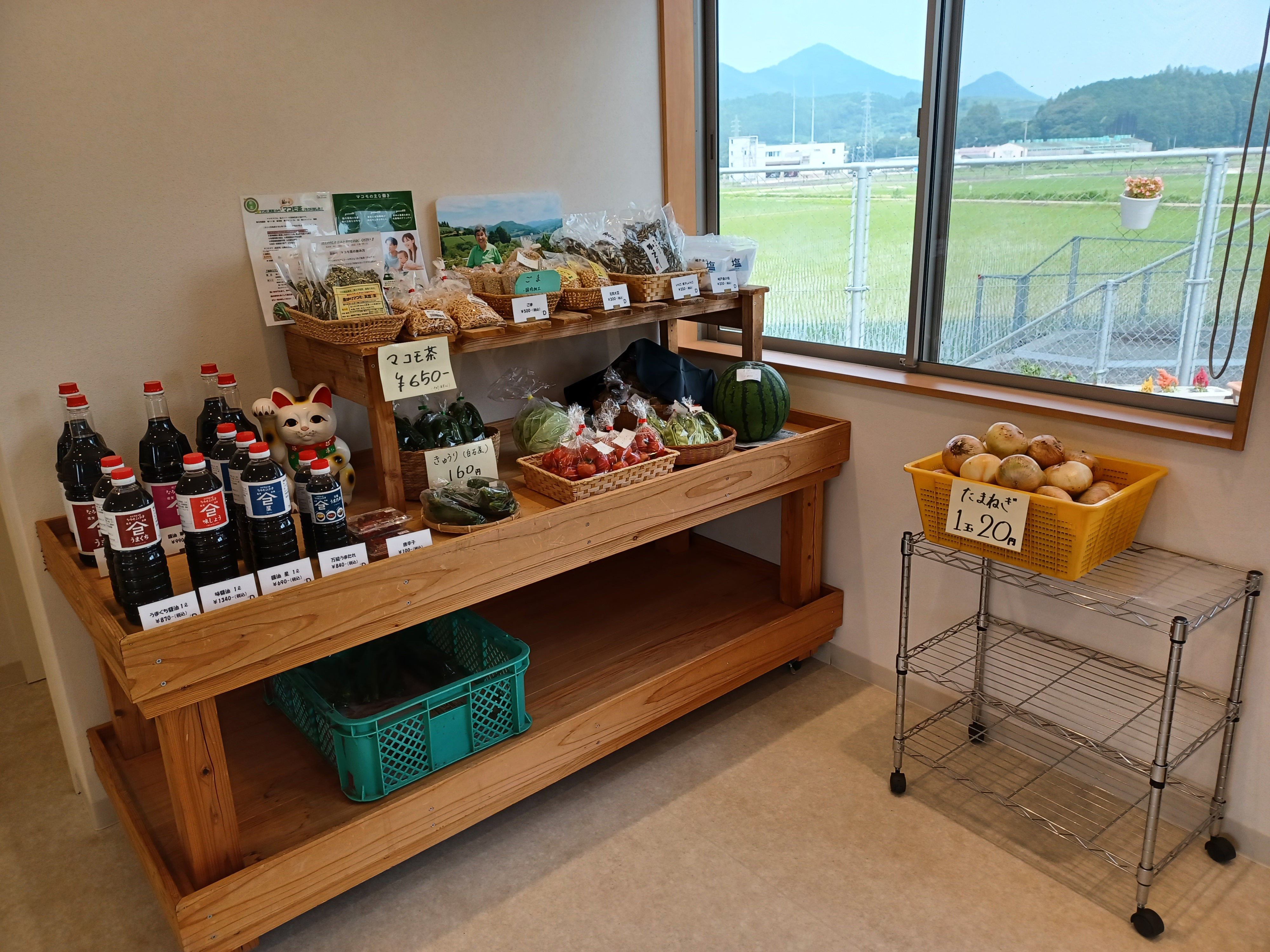 新鮮野菜も販売しています（価格はR7.7月現在のものです）