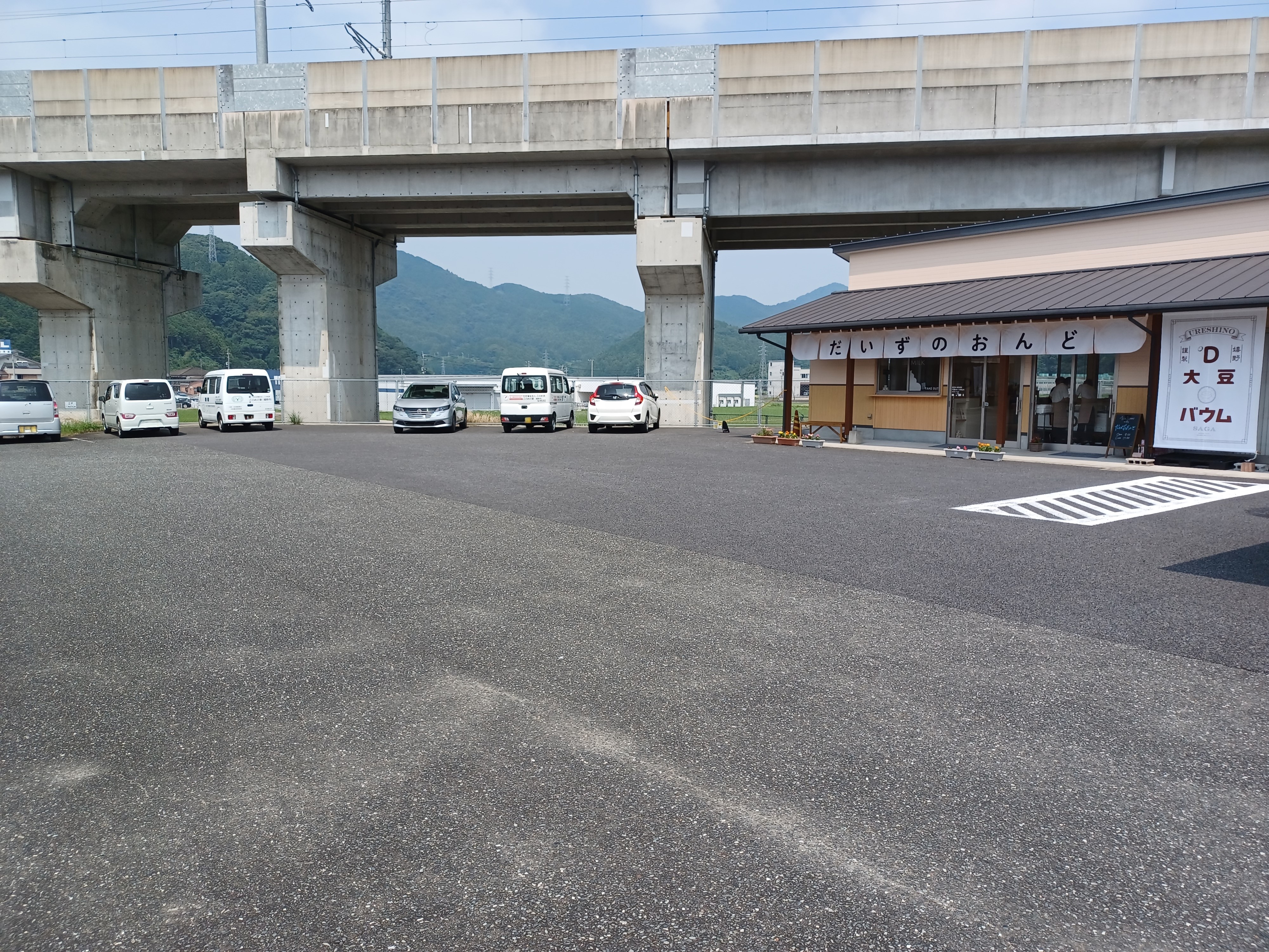 駐車場(空いているスペースに駐車いただけます)