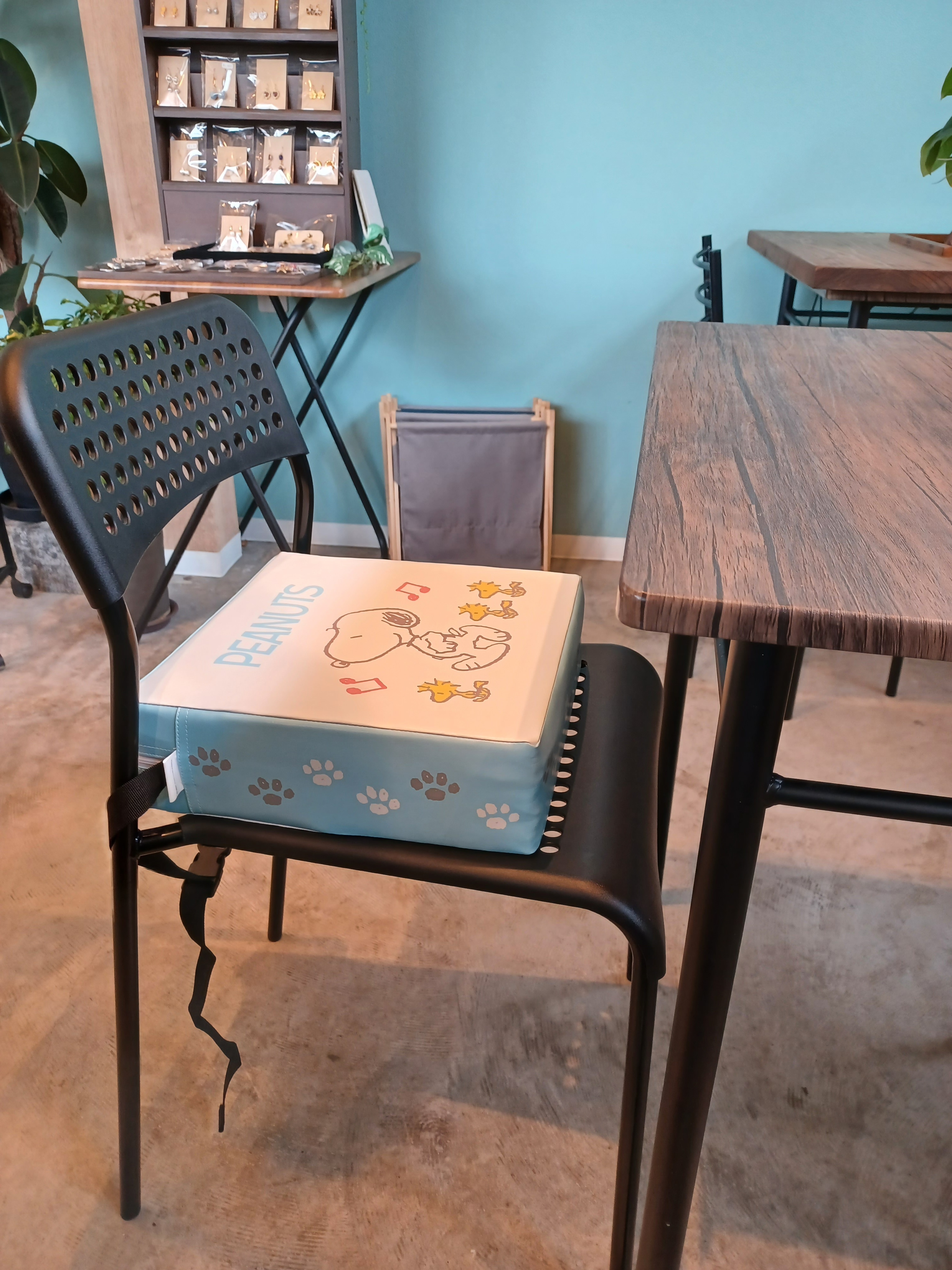 子ども用イス(横側から)