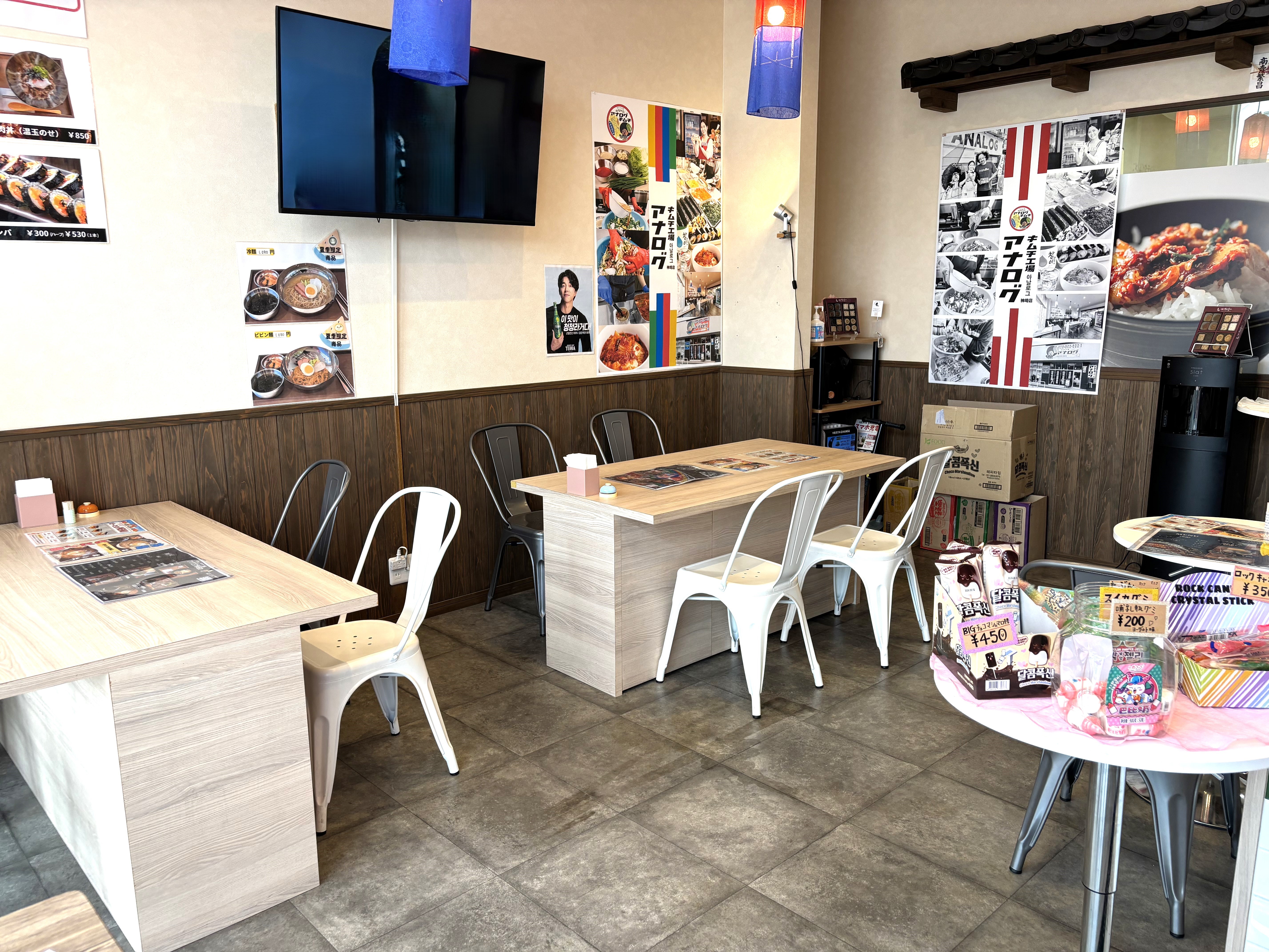 韓国の雰囲気を感じられる店内