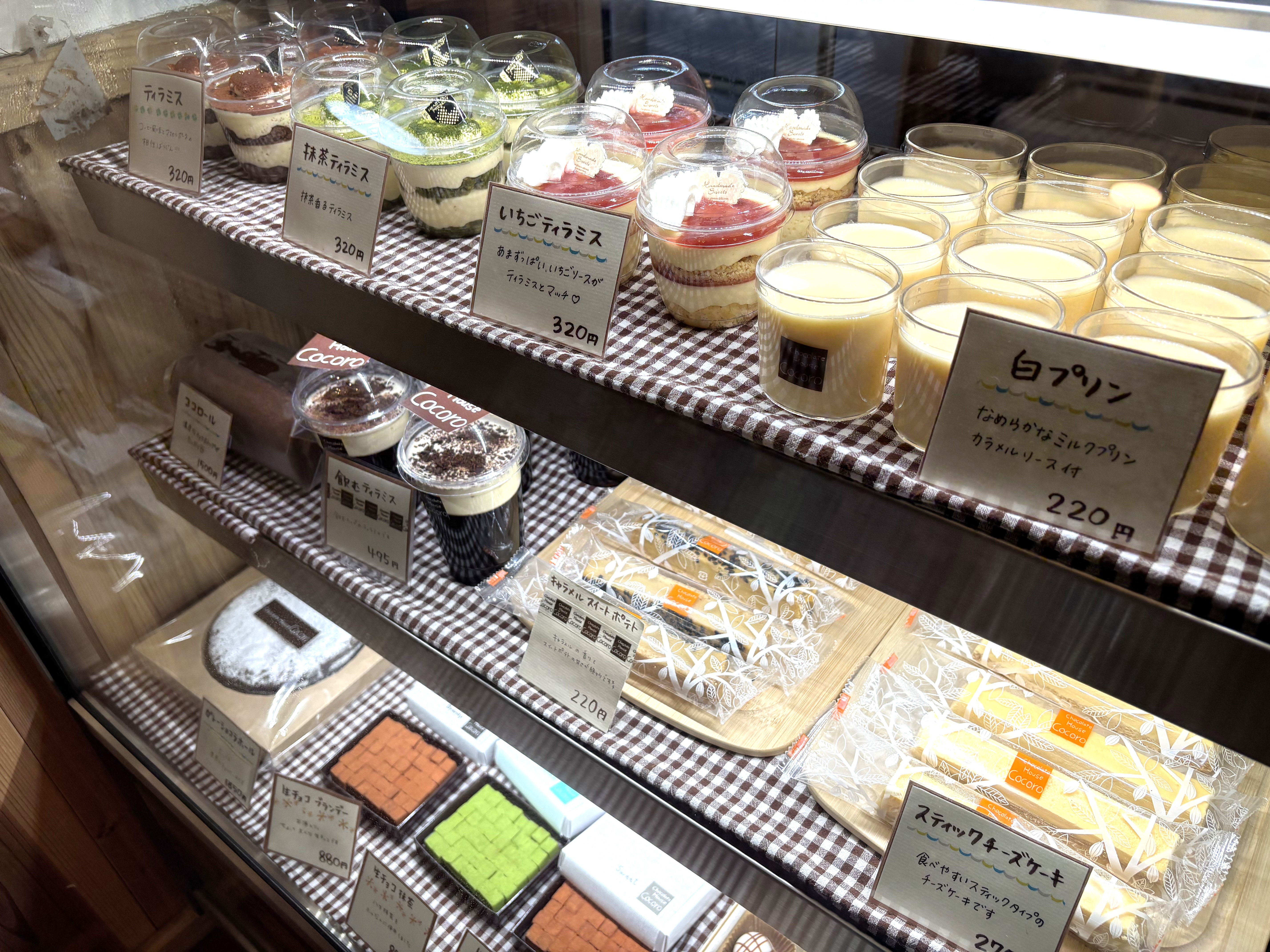 プリンなどの洋菓子もあります
