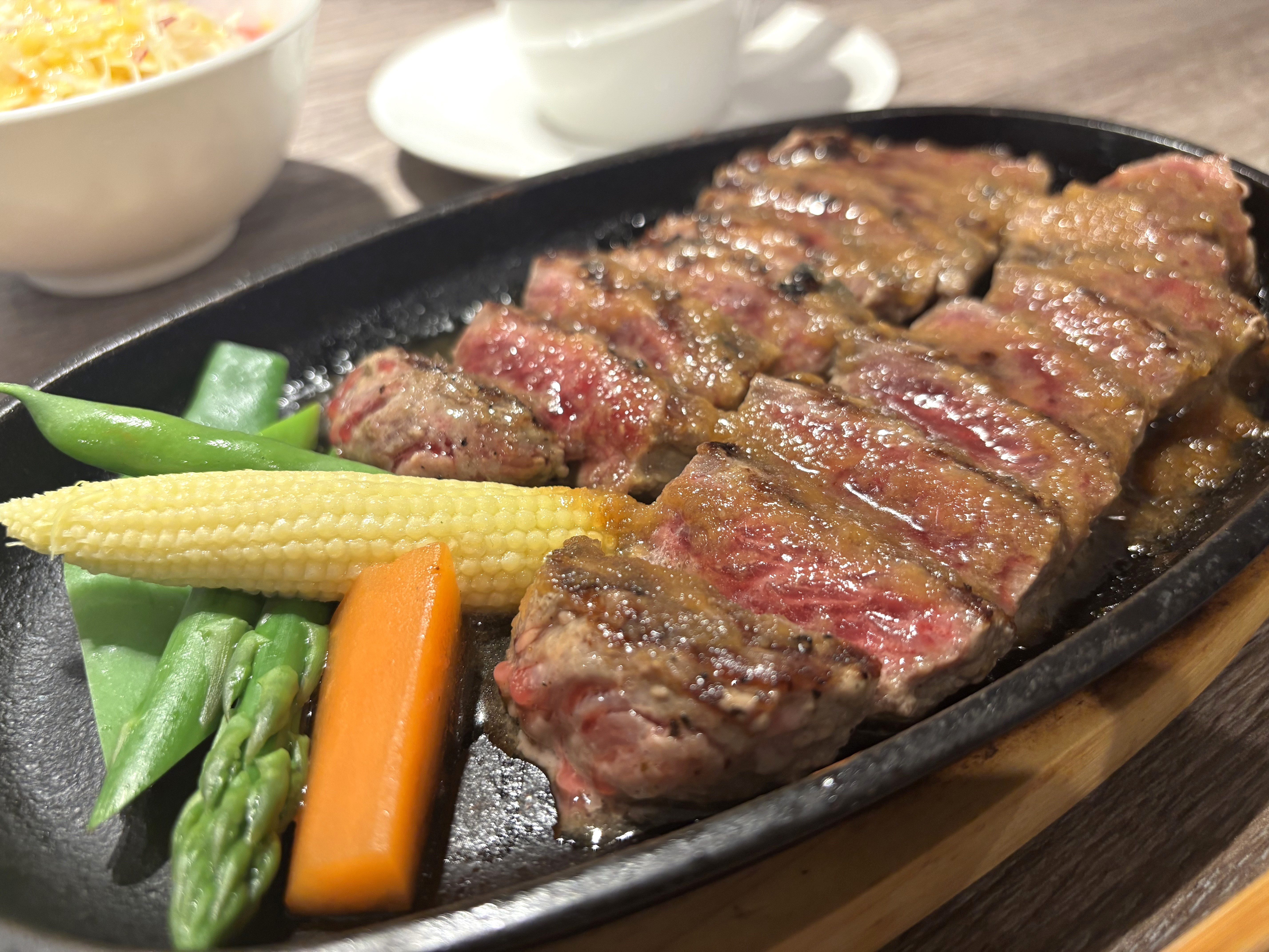 やわらかく食べ応えがあるステーキ°˖✧˖°