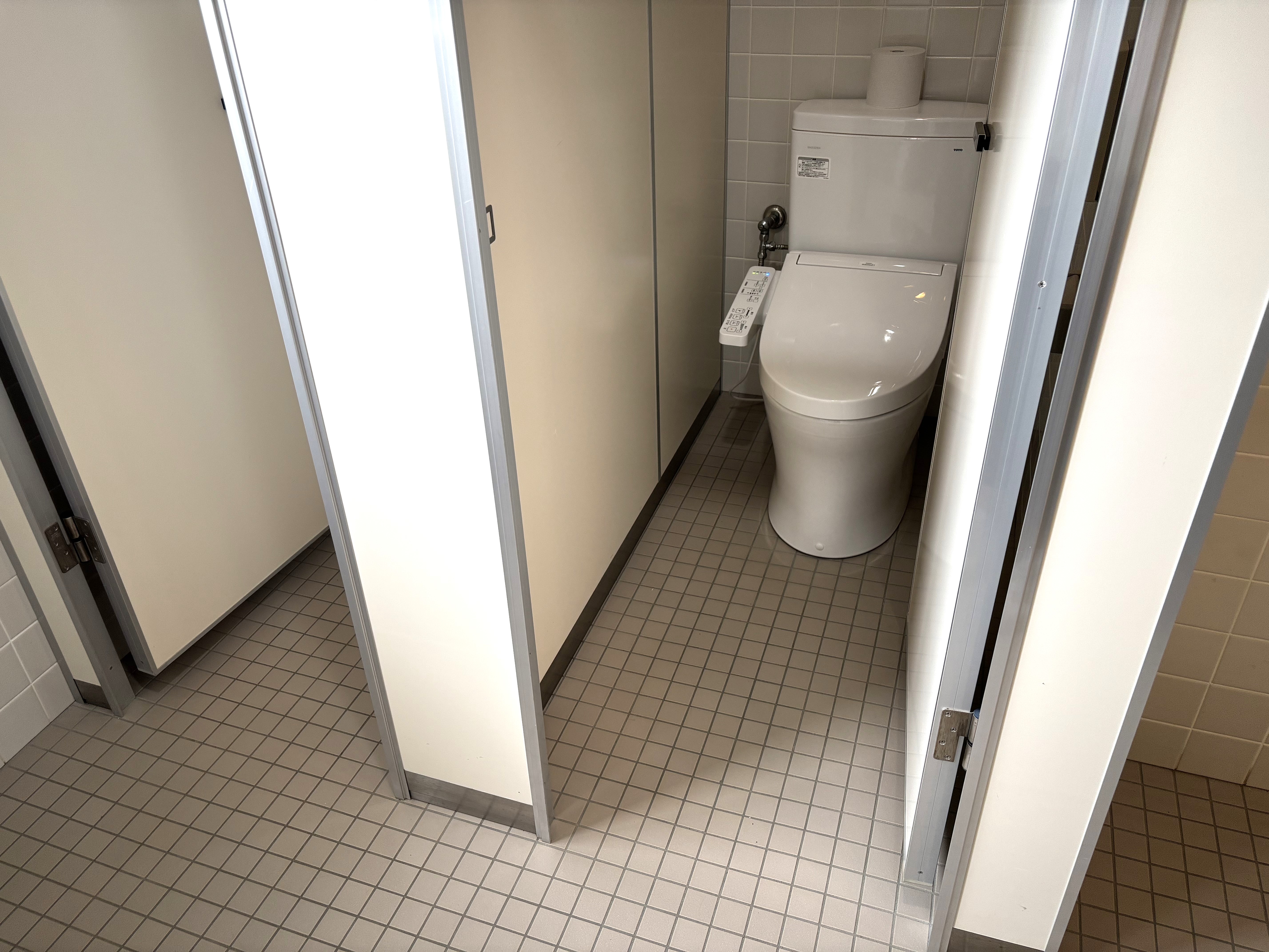 男性用トイレ内