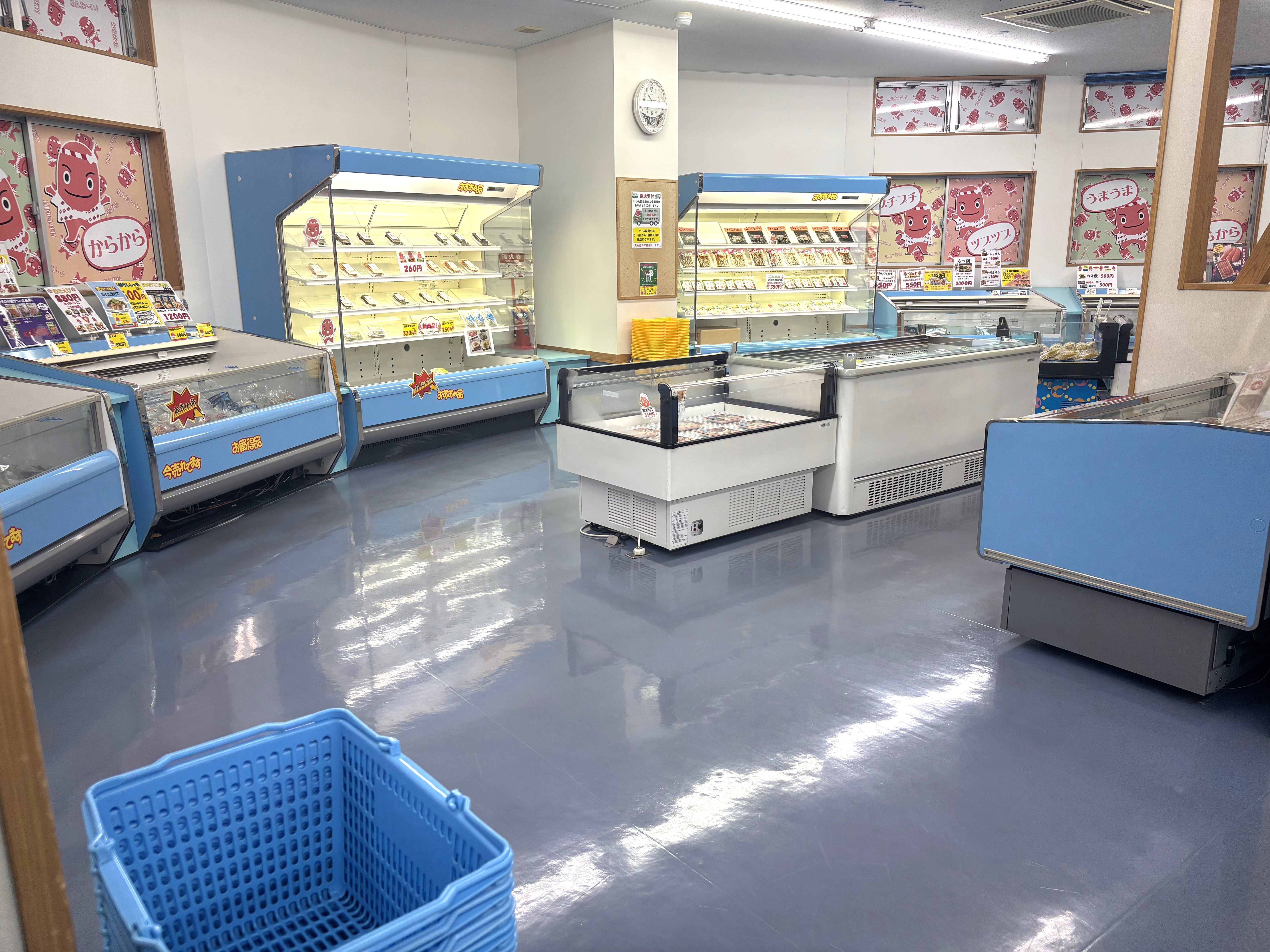 店内通路は広く、通りやすいです