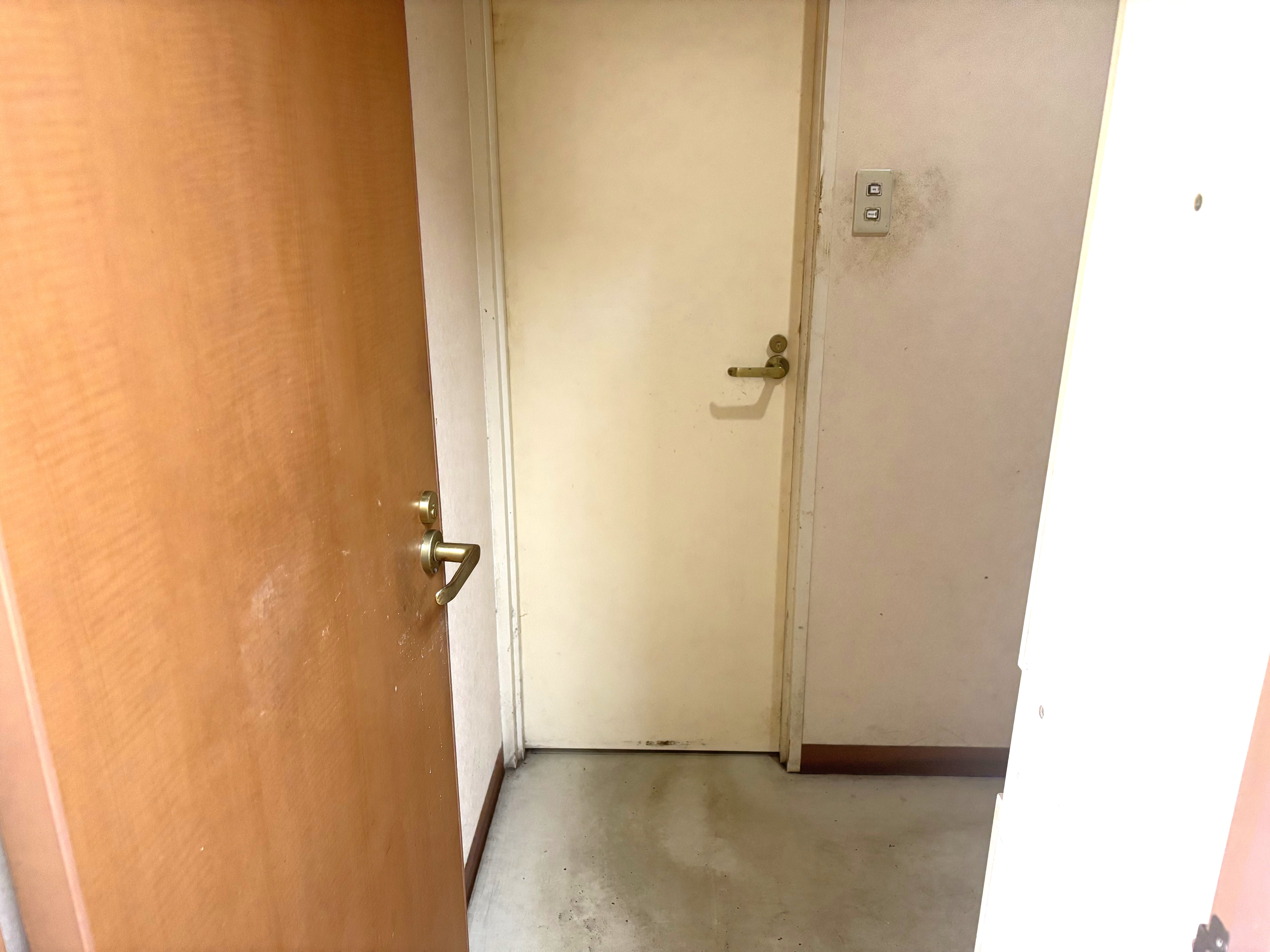 奥がトイレです