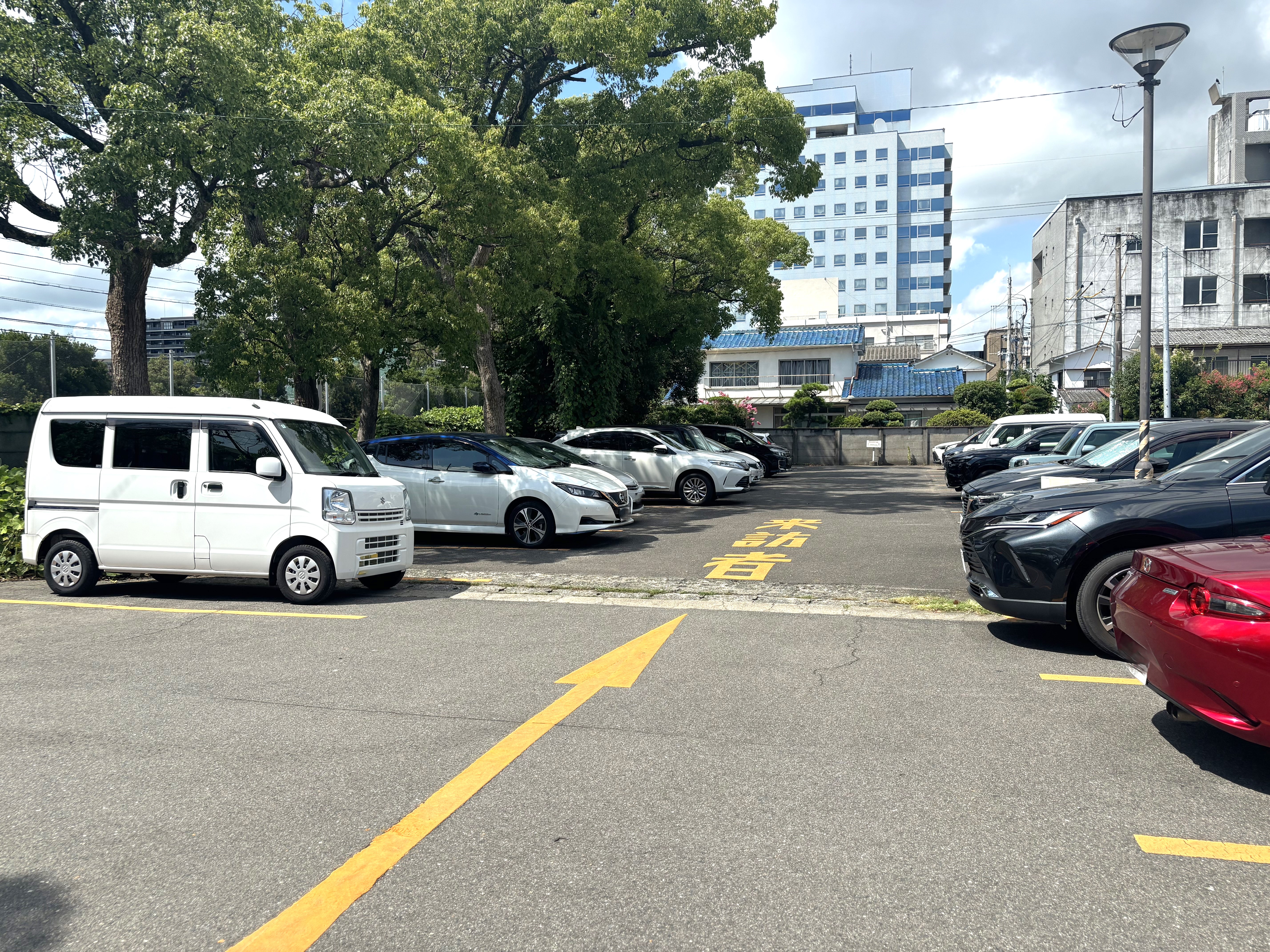 南館来訪者用駐車場