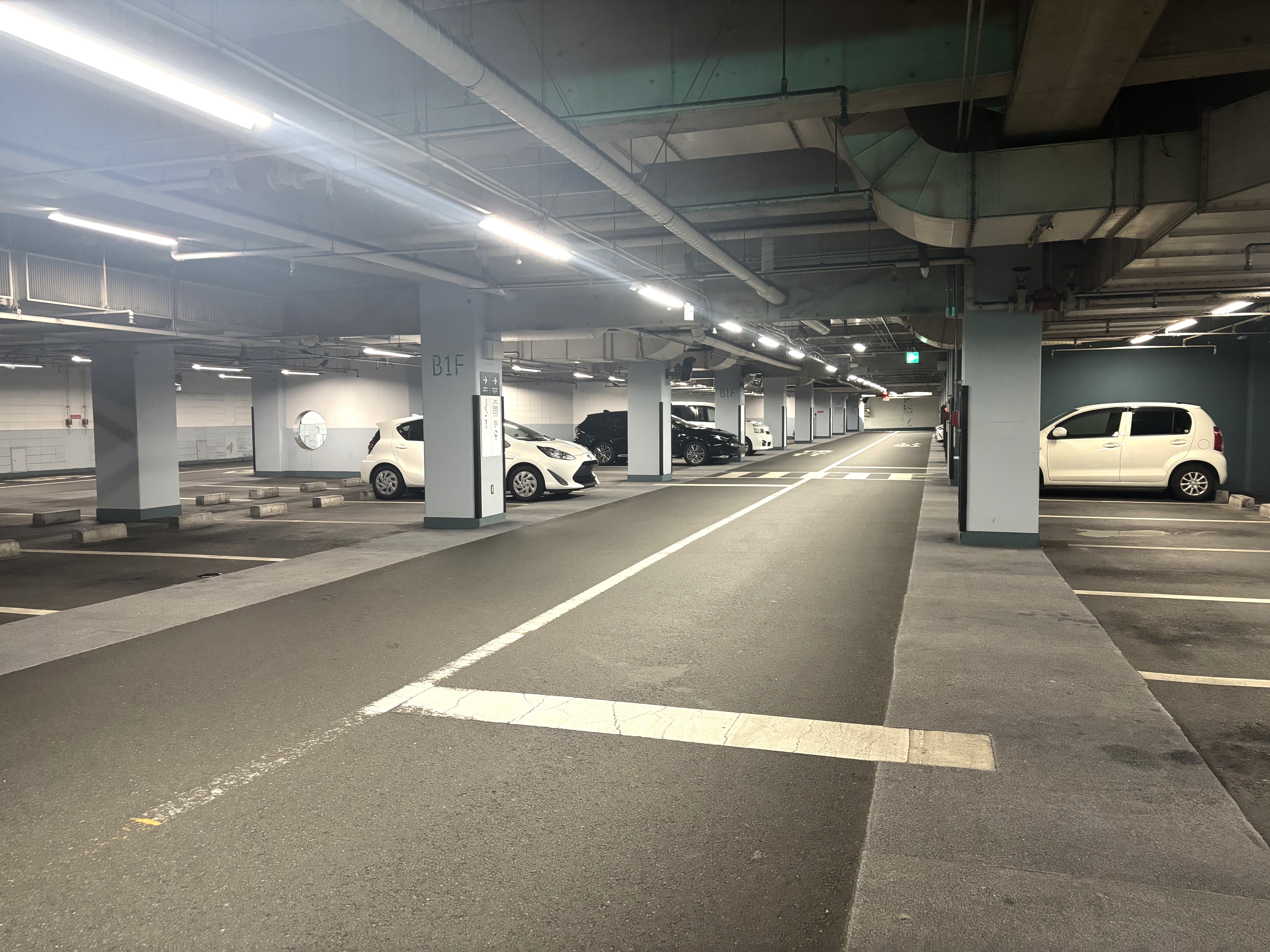 地下1階駐車場