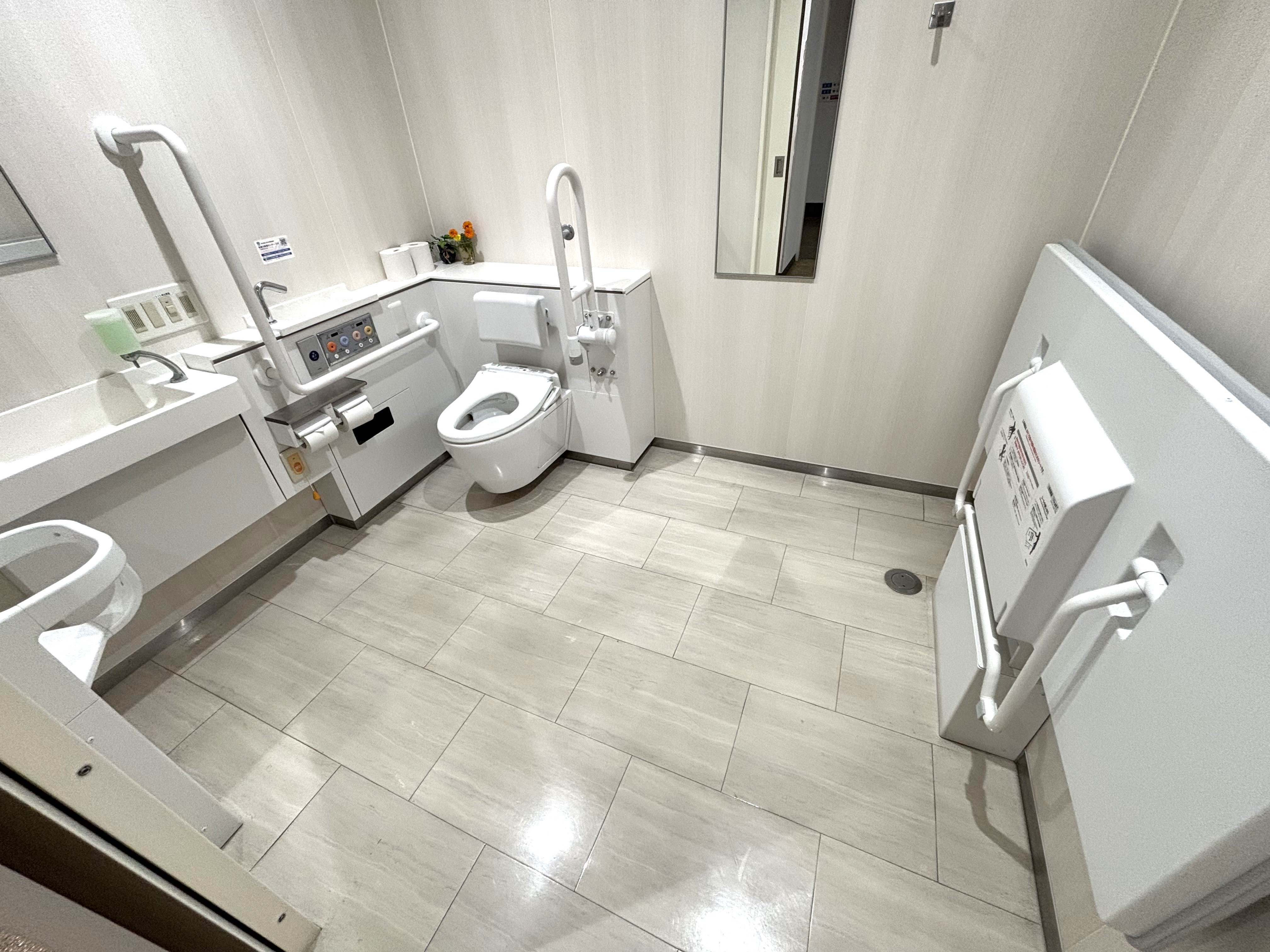 旧館1階バリアフリートイレ
