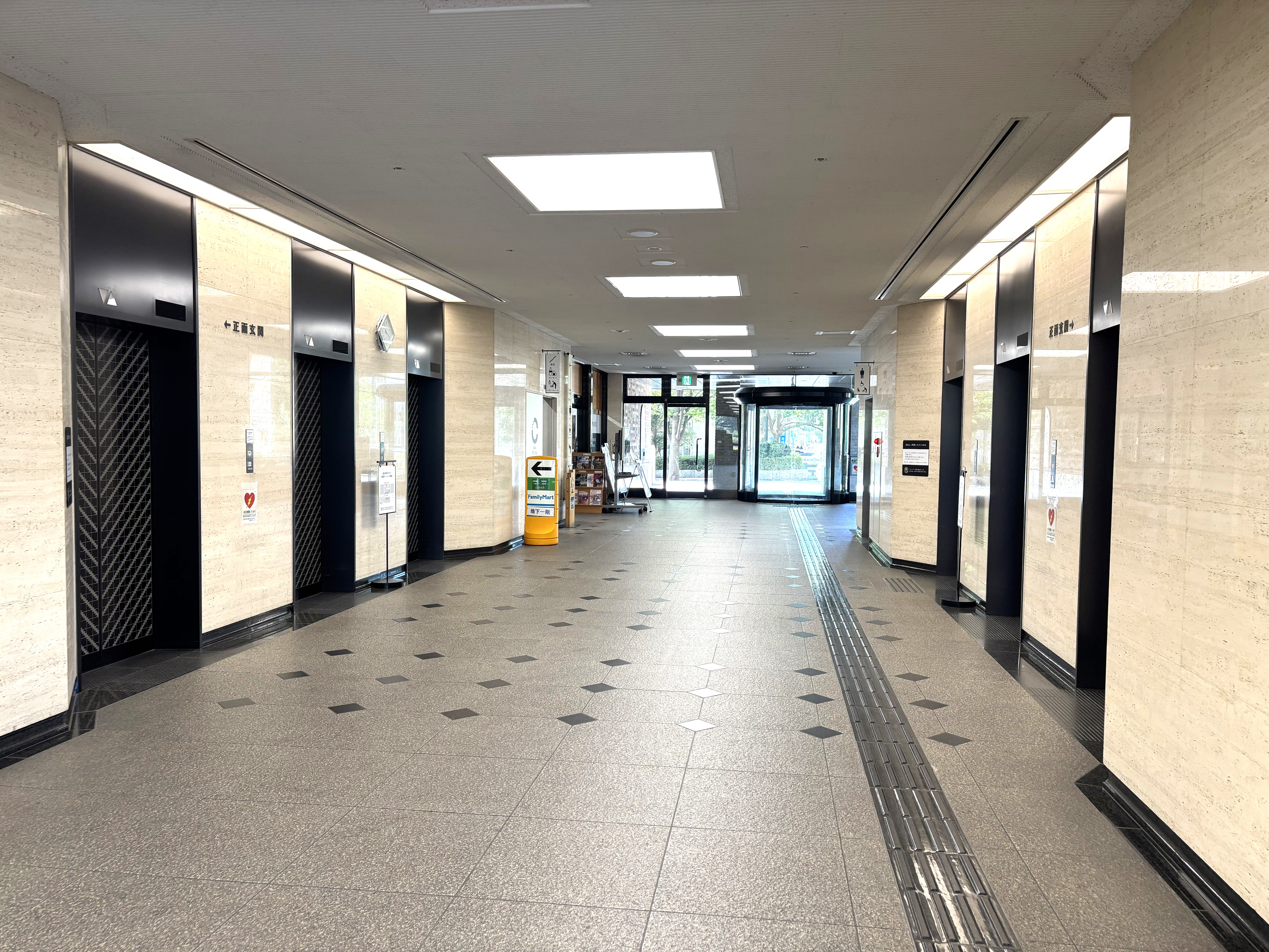 新館エレベーターホール