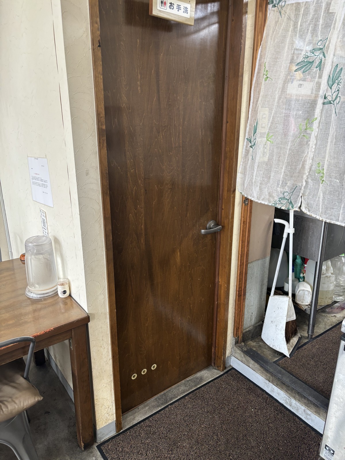 トイレ出入口ドア