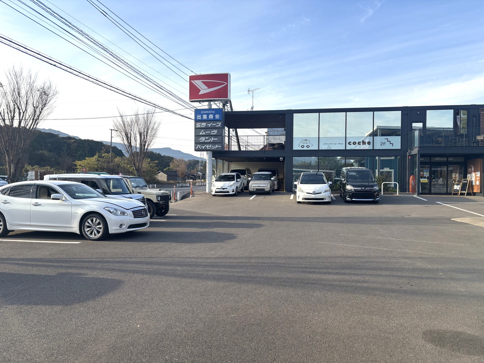 駐車場は店舗敷地内にあります