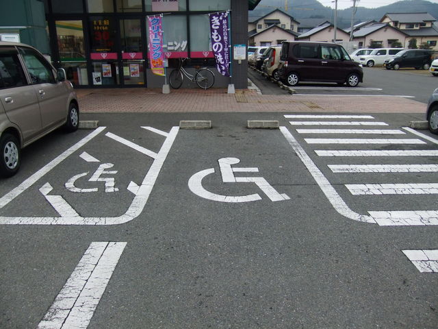 車イス用駐車場